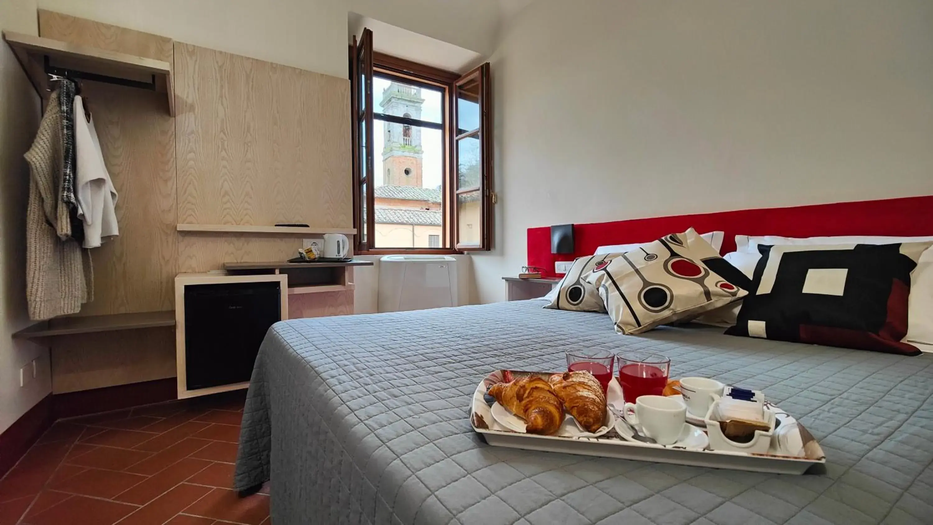 Superior Double or Twin Room with Garden View in Chiostro Delle Monache Hostel Volterra Superior Double or Twin Room with Garden View in Chiostro Delle Monache Hostel Volterra