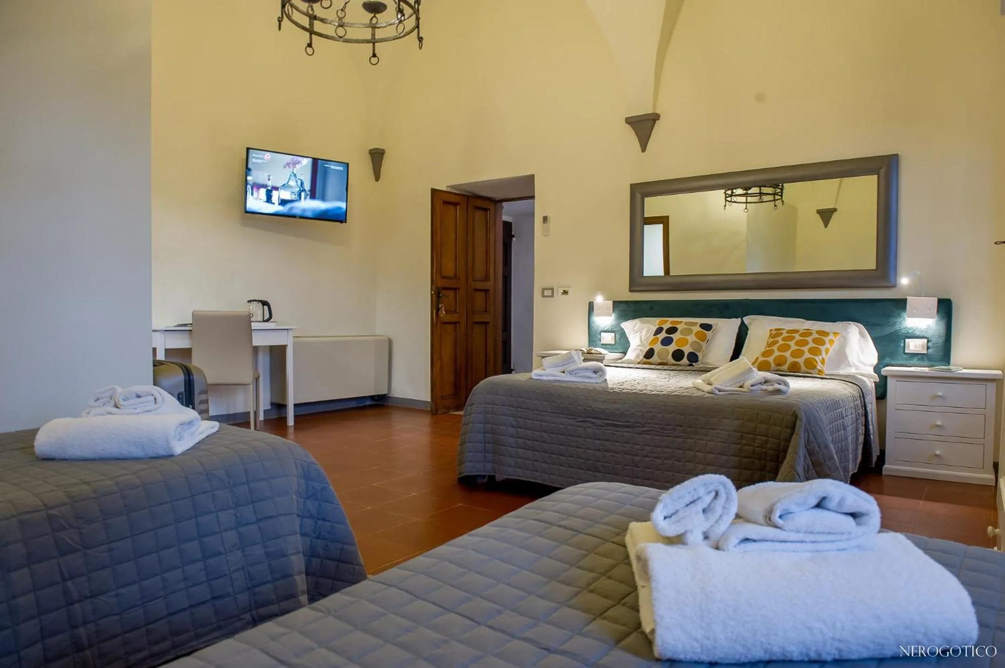 TV and multimedia, Bed in Chiostro Delle Monache Hostel Volterra