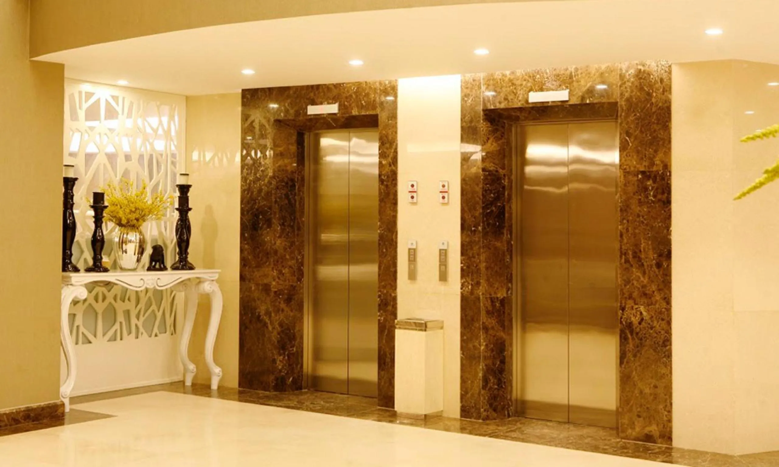 elevator in Ciao SaiGon Hotel & Spa