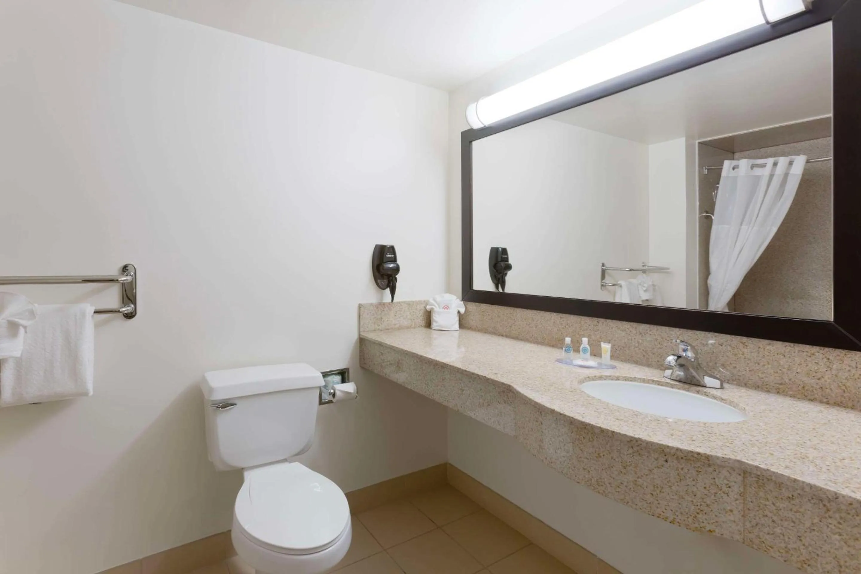 Bedroom in Comfort Inn Near Grand Canyon