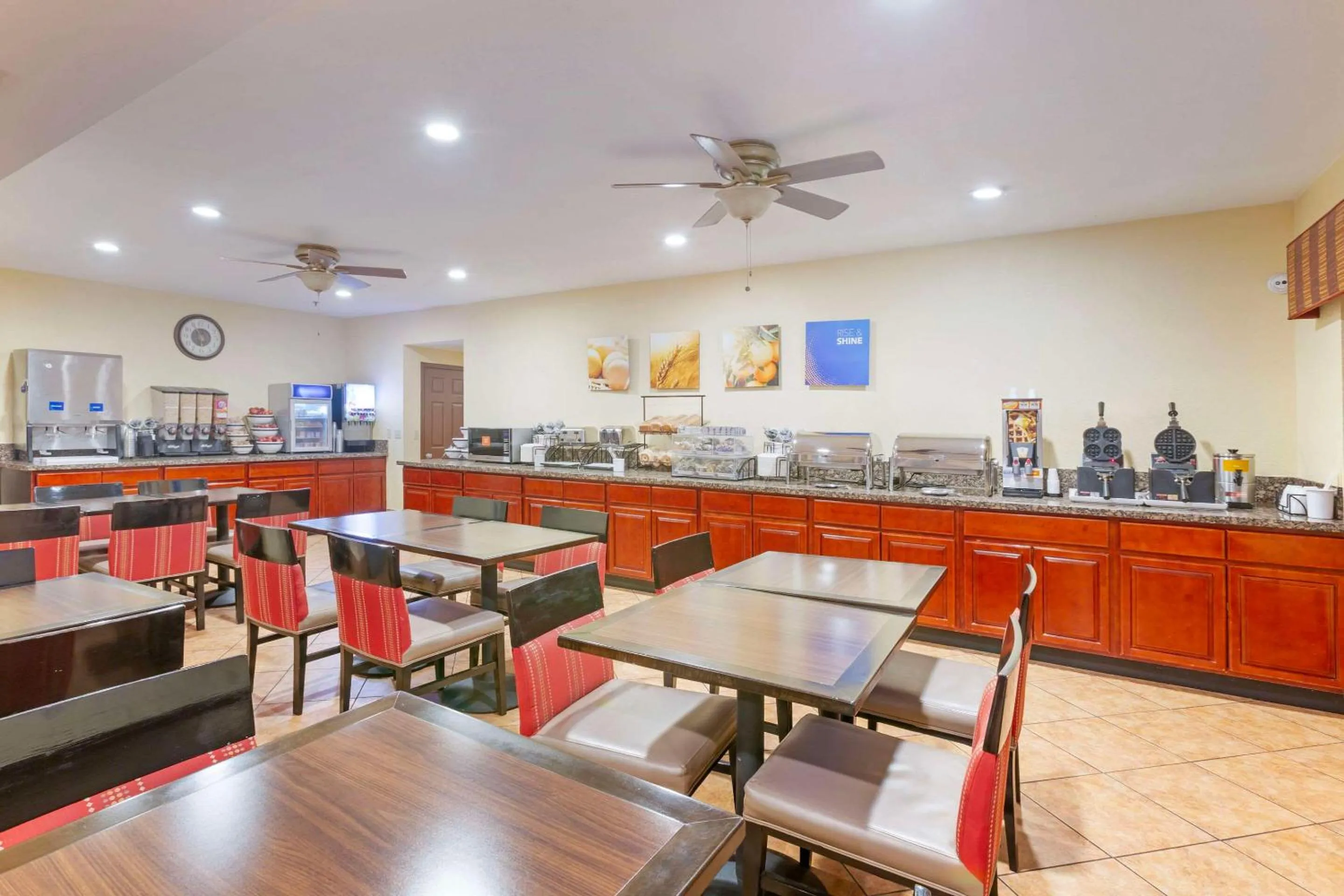 Breakfast in Comfort Inn Near Grand Canyon