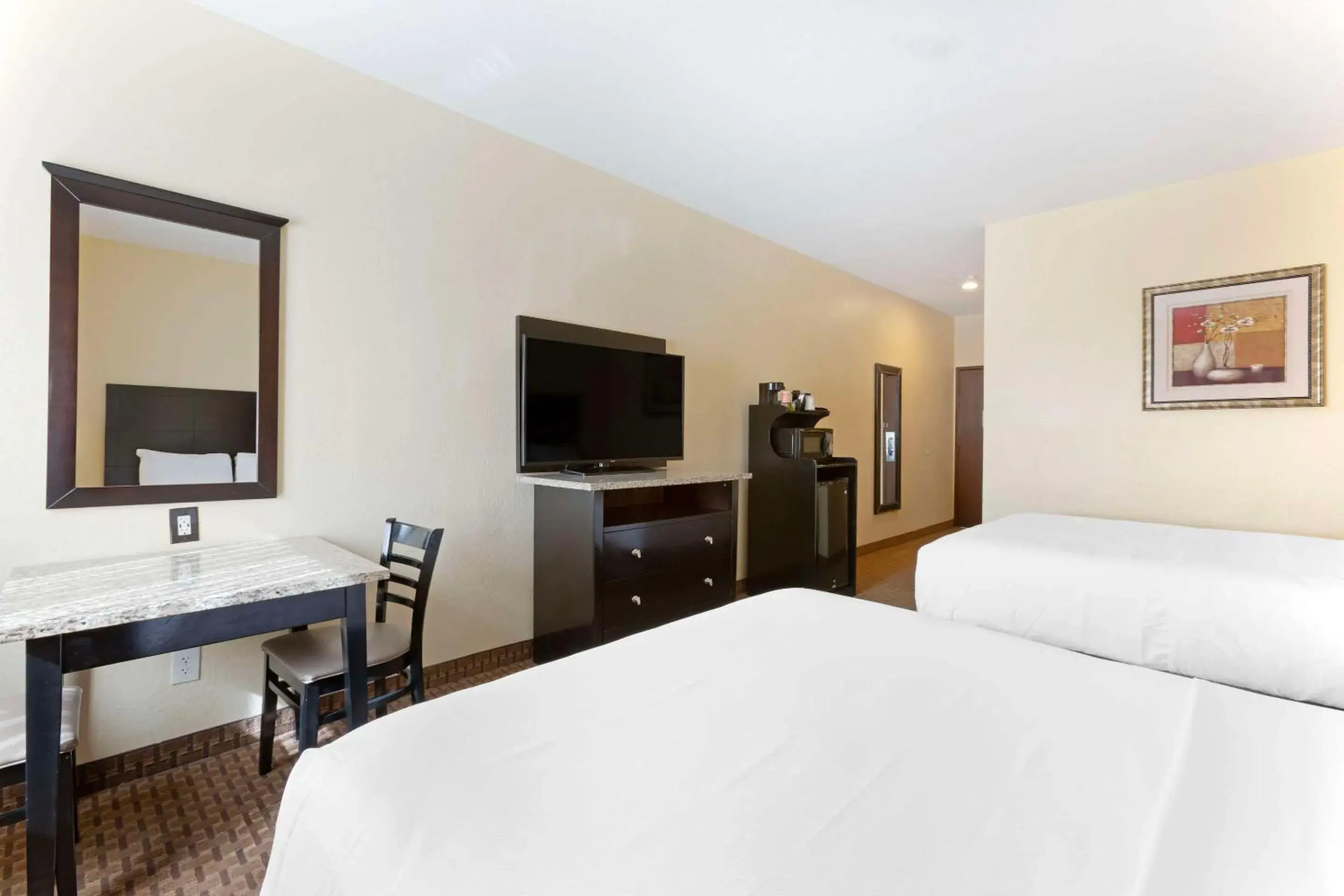 Queen Room with Two Queen Beds - Accessible/Non-Smoking in Comfort Inn Near Grand Canyon Queen Room with Two Queen Beds - Accessible/Non-Smoking in Comfort Inn Near Grand Canyon