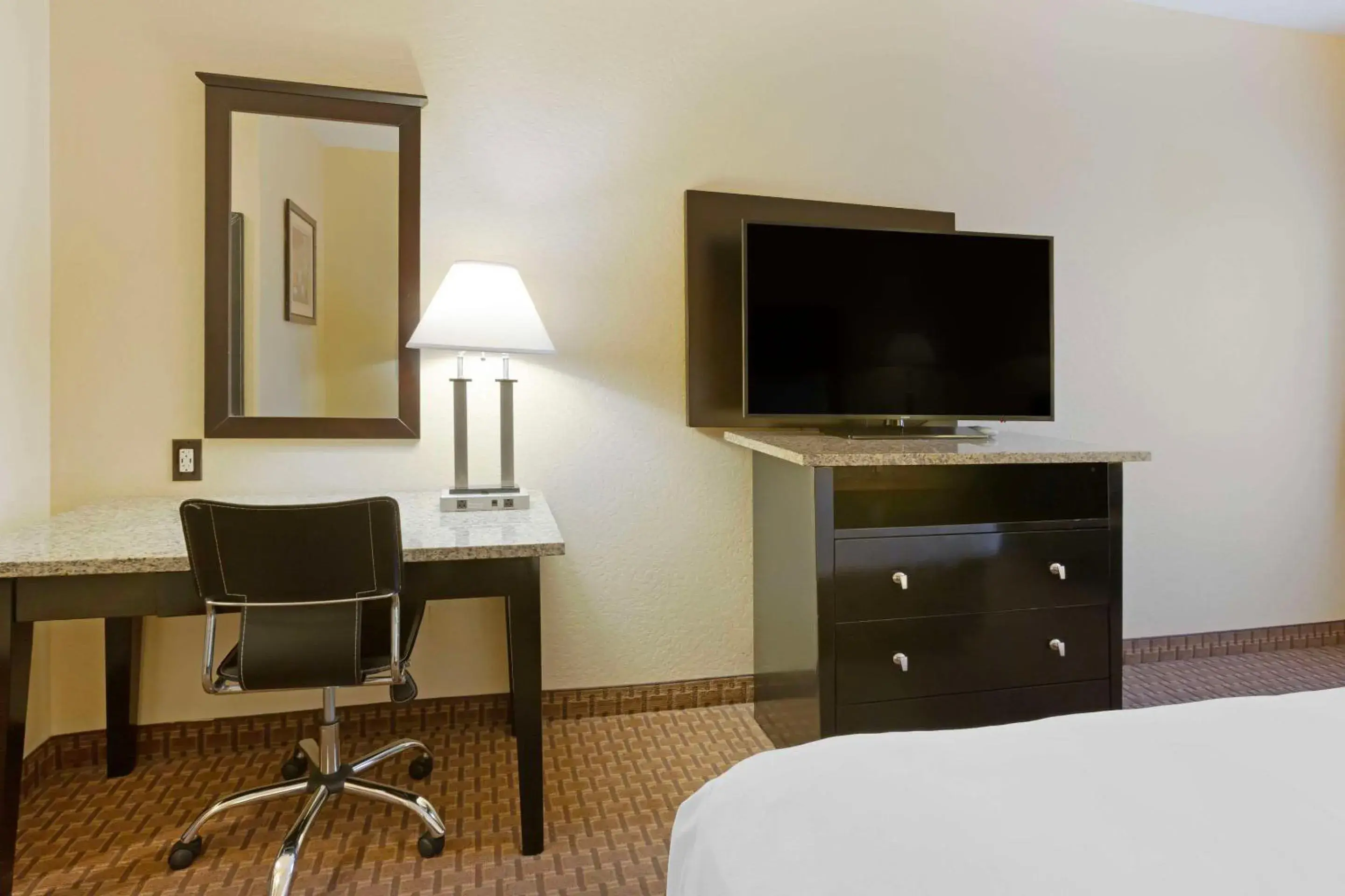 King Room - Non-Smoking in Comfort Inn Near Grand Canyon King Room - Non-Smoking in Comfort Inn Near Grand Canyon