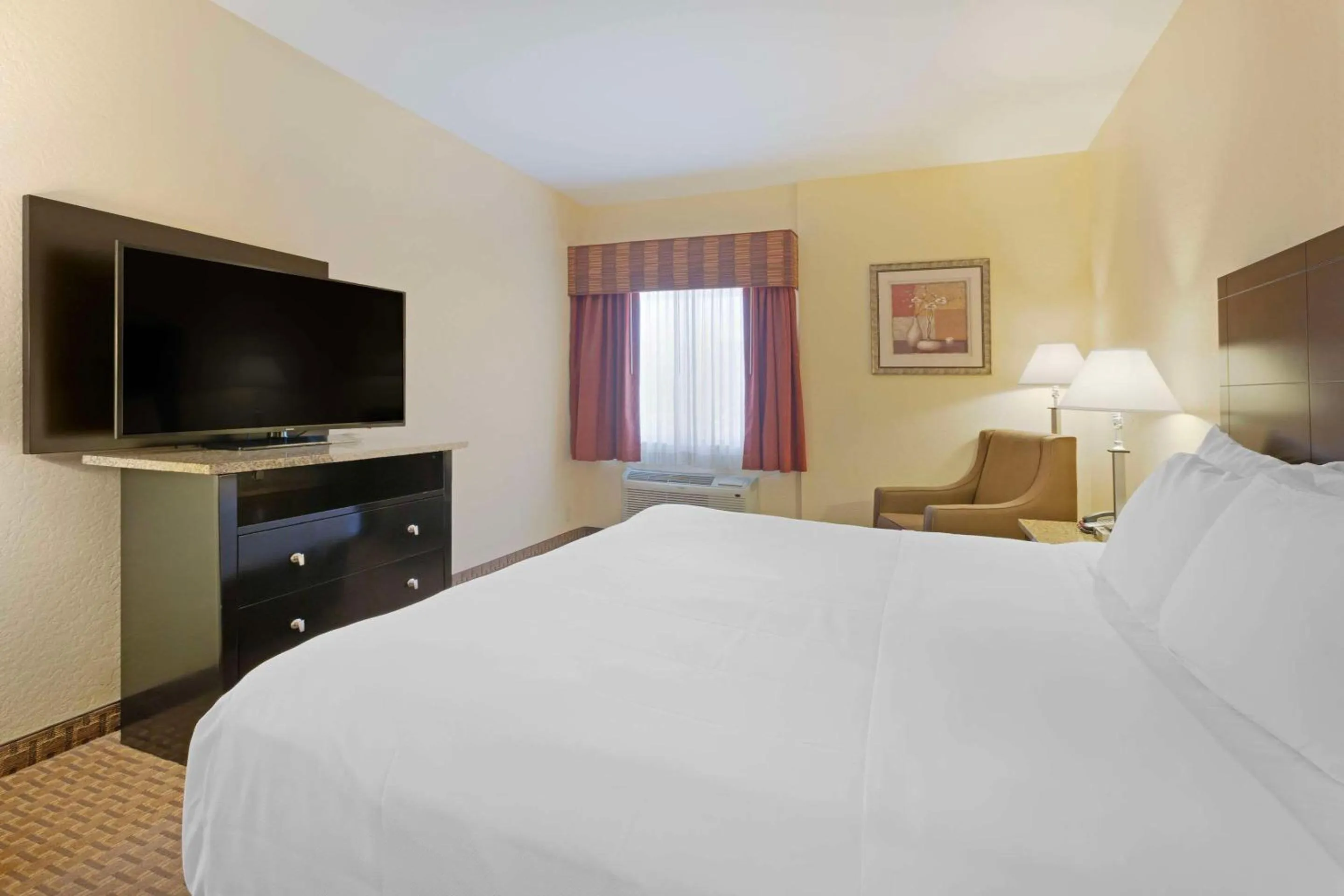 Bedroom, Bed in Comfort Inn Near Grand Canyon