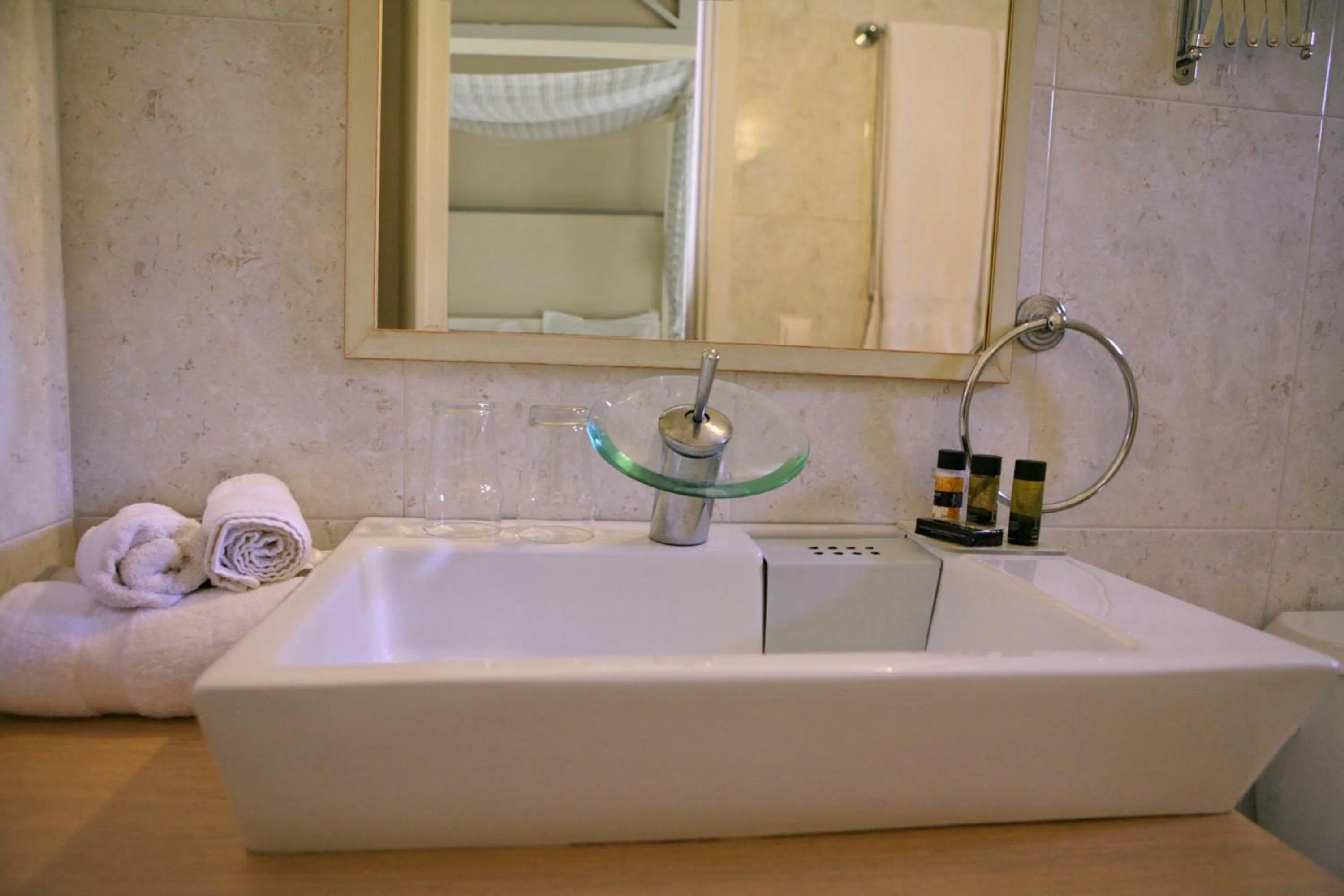 Oikies Small Elegant Houses