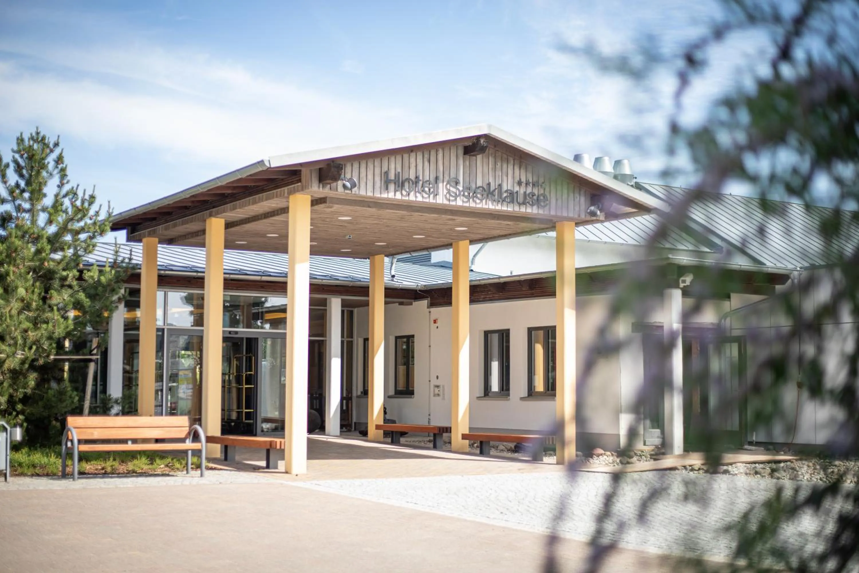 Property building in Familien Wellness Hotel Seeklause mit großem Abenteuerspielplatz "Piraten-Insel-Usedom" Kinder immer All-Inklusive & Getränke ganztags inklusive