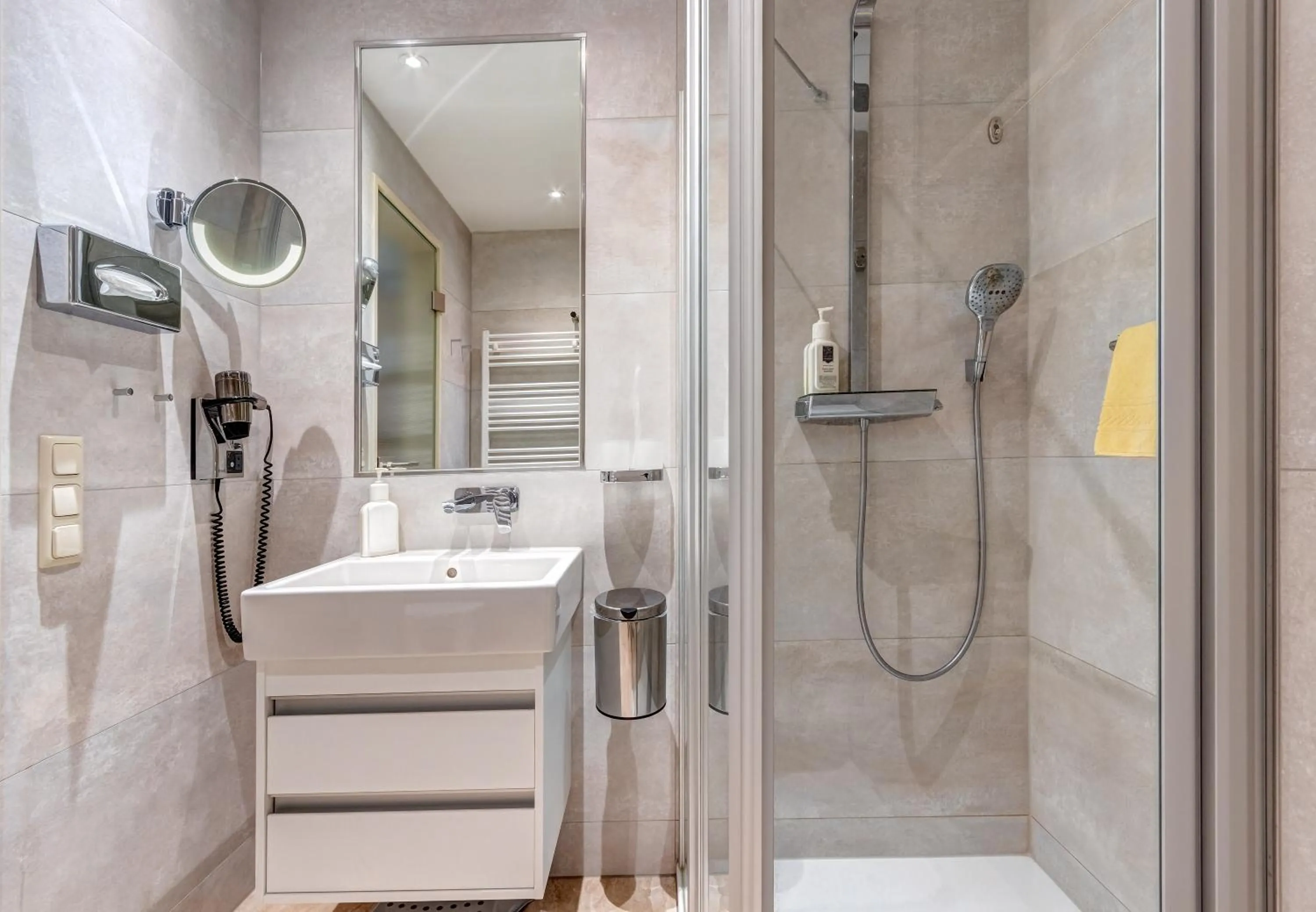 Shower in Familien Wellness Hotel Seeklause mit großem Abenteuerspielplatz "Piraten-Insel-Usedom" Kinder immer All-Inklusive & Getränke ganztags inklusive