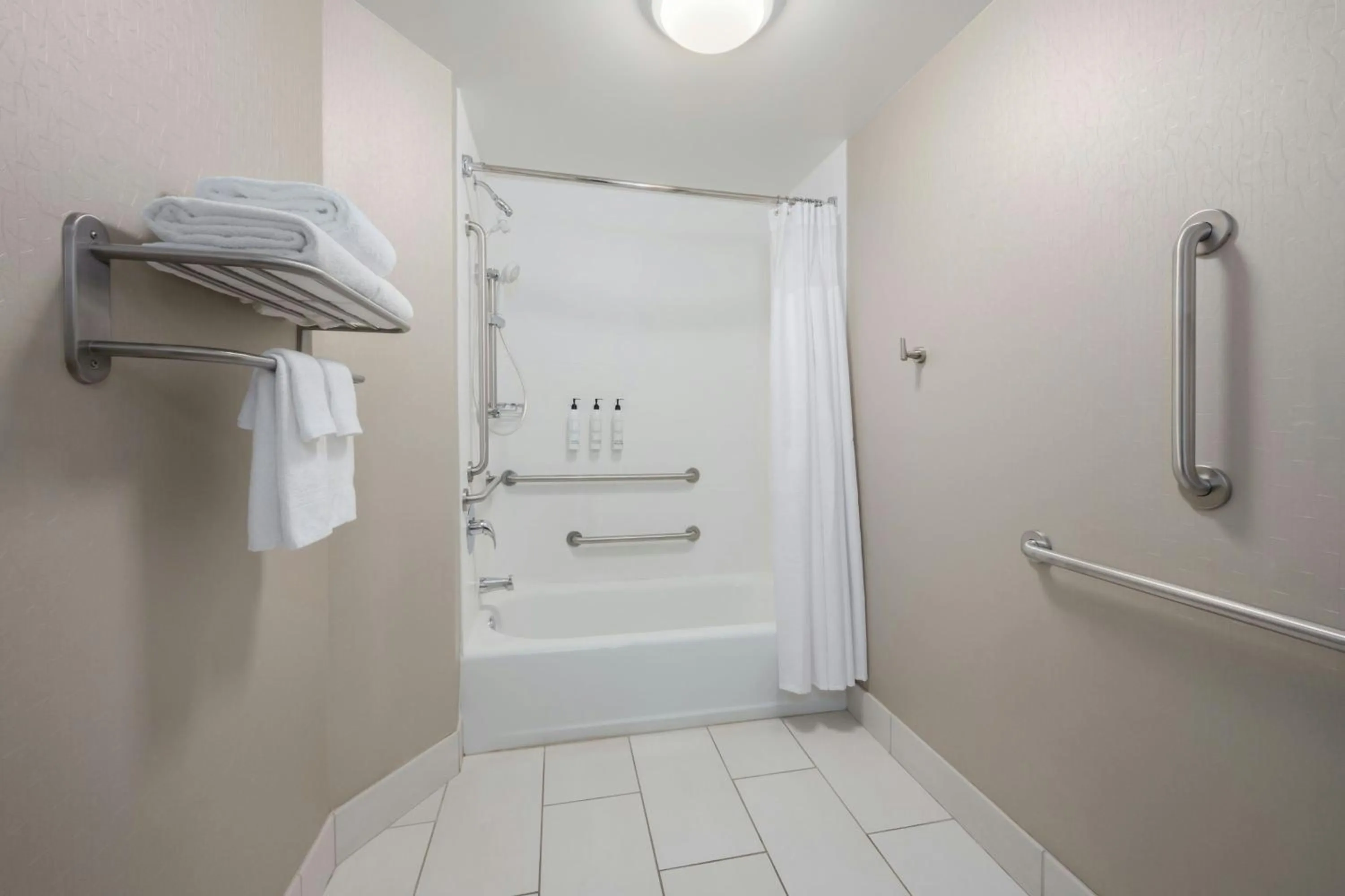Bathroom in SpringHill Suites by Marriott Athens West