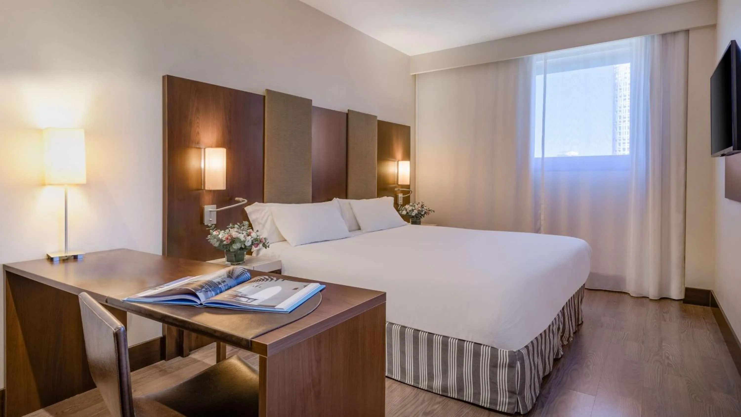 Bedroom, Bed in NH Campo de Gibraltar