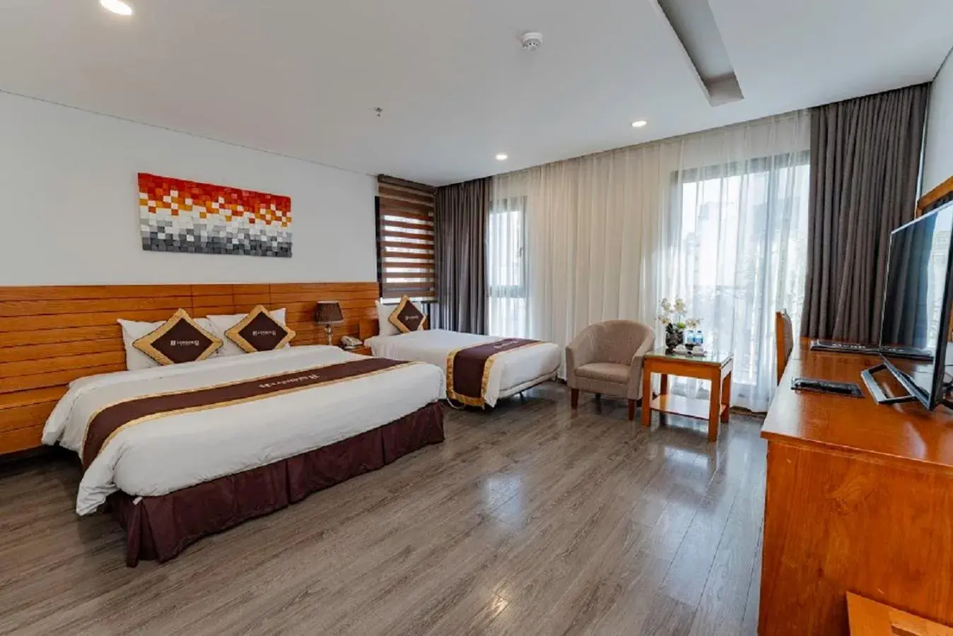 Family Suite with Balcony in London Hanoi Hotel Family Suite with Balcony in London Hanoi Hotel