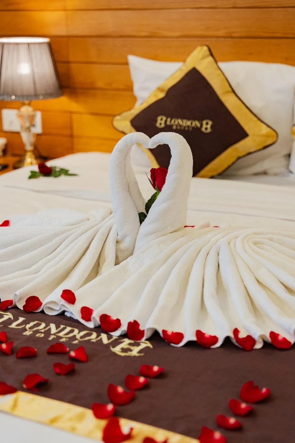 Bed in London Hanoi Hotel