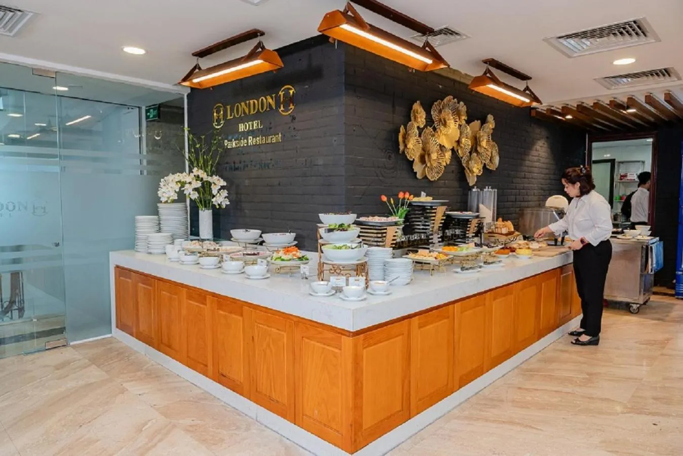 Buffet breakfast in London Hanoi Hotel