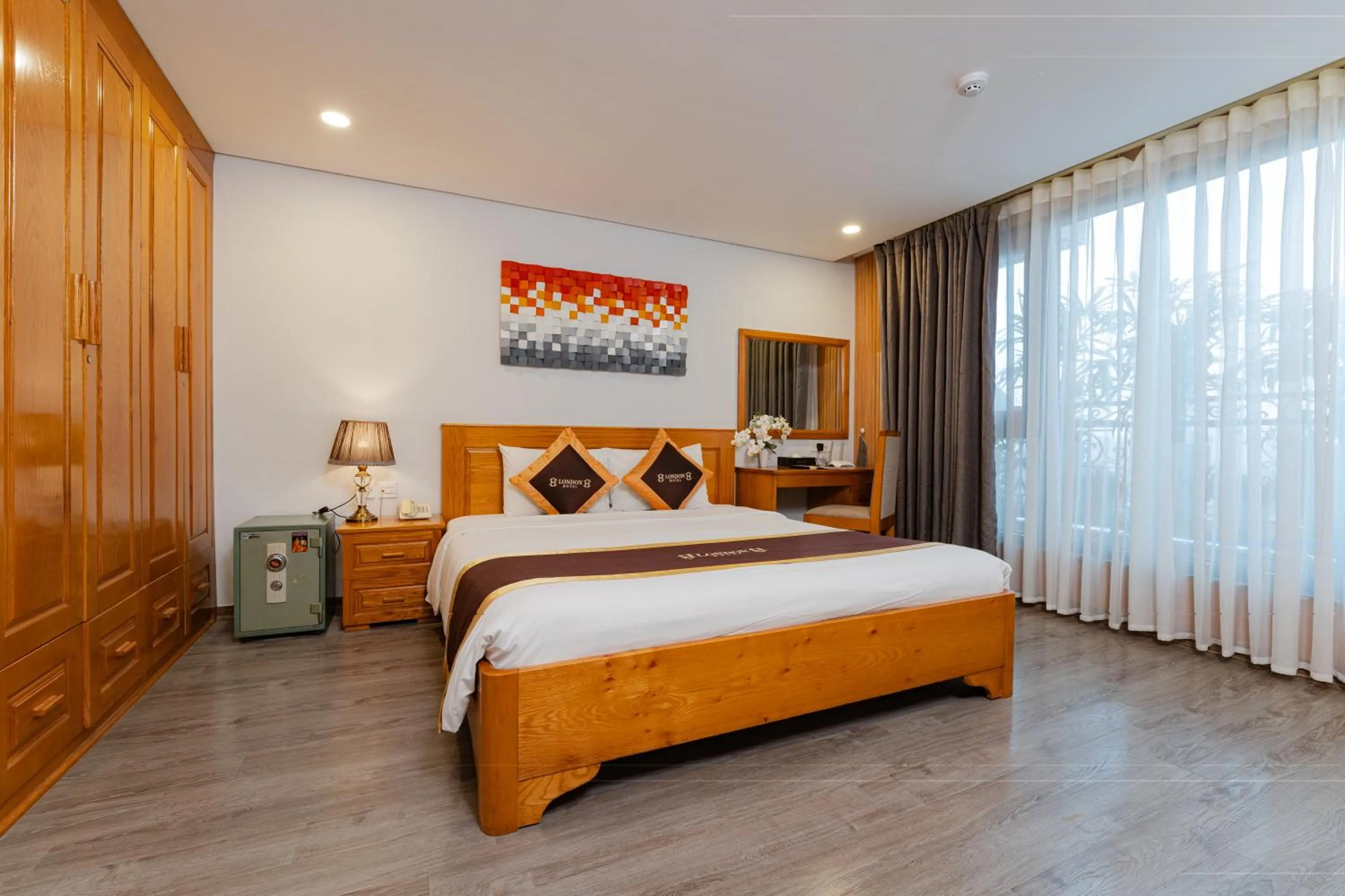 Bed in London Hanoi Hotel