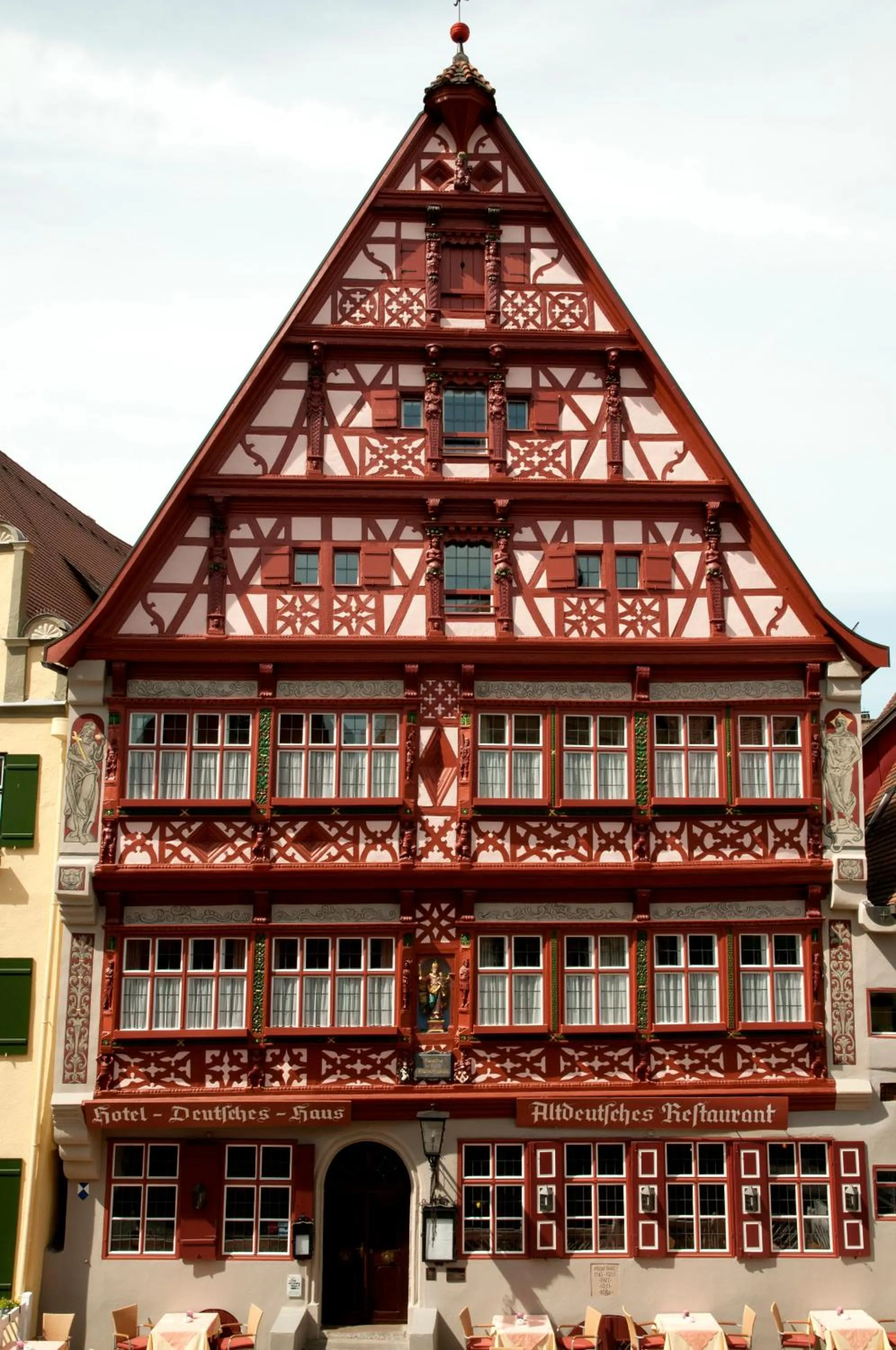 Property building in Hotel Deutsches Haus