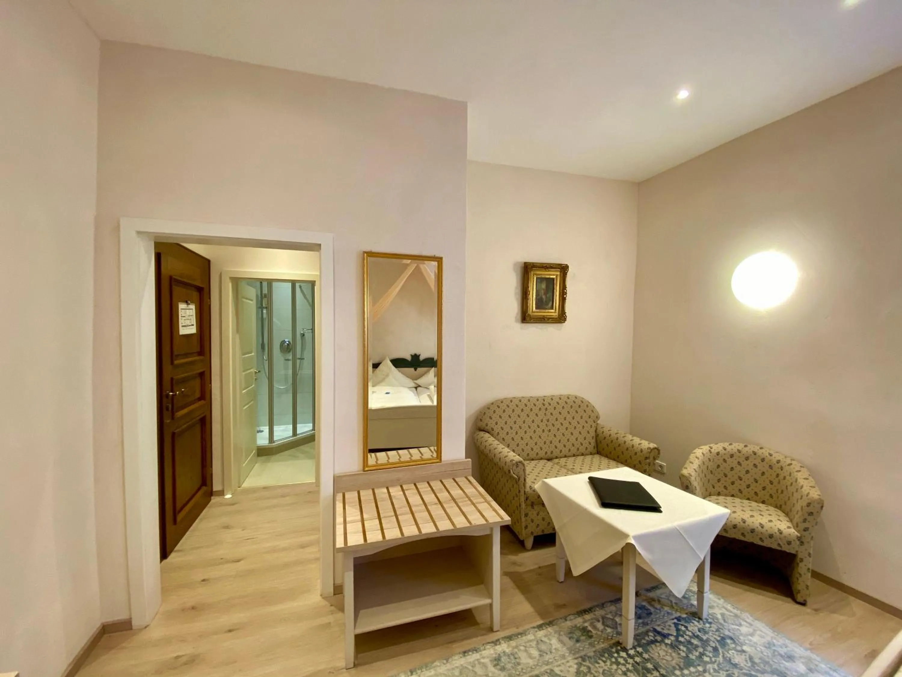 Photo of the whole room in Hotel Deutsches Haus