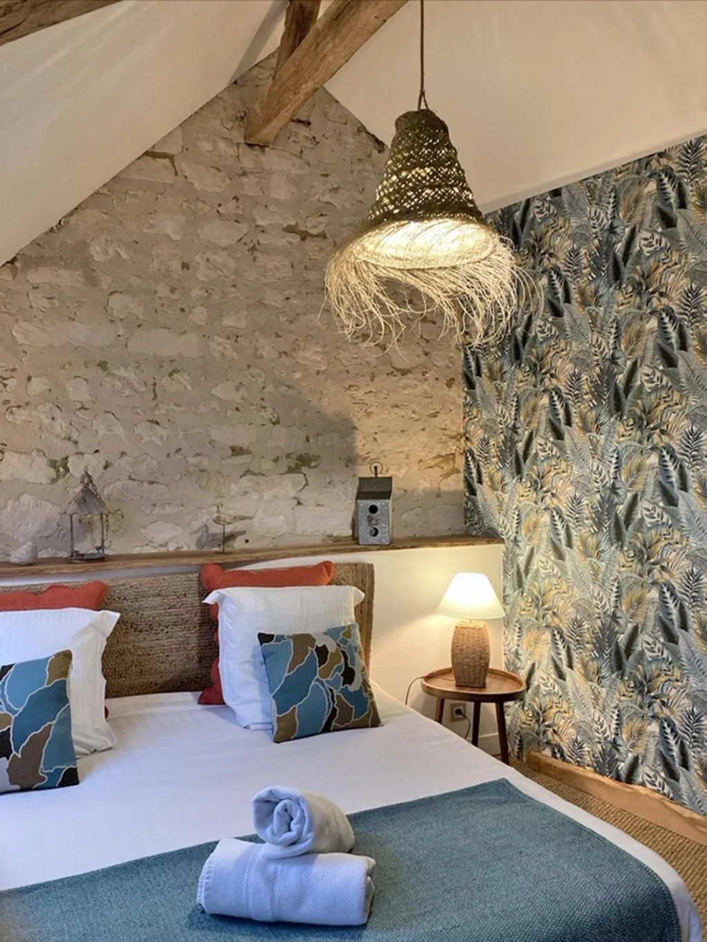 Bedroom, Bed in Aquarelle