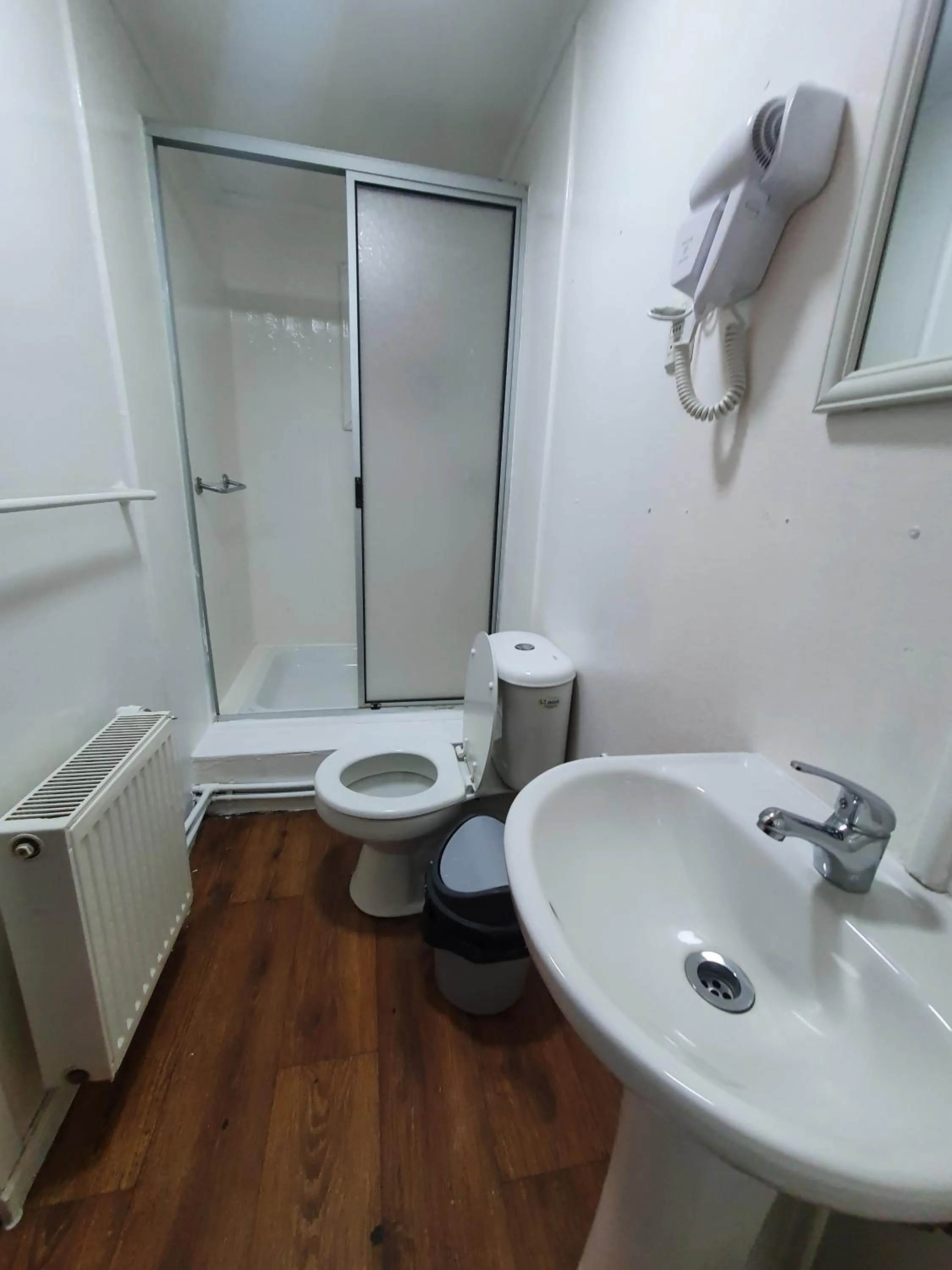 Shower in Hotel Forjadores del Cabo de Hornos