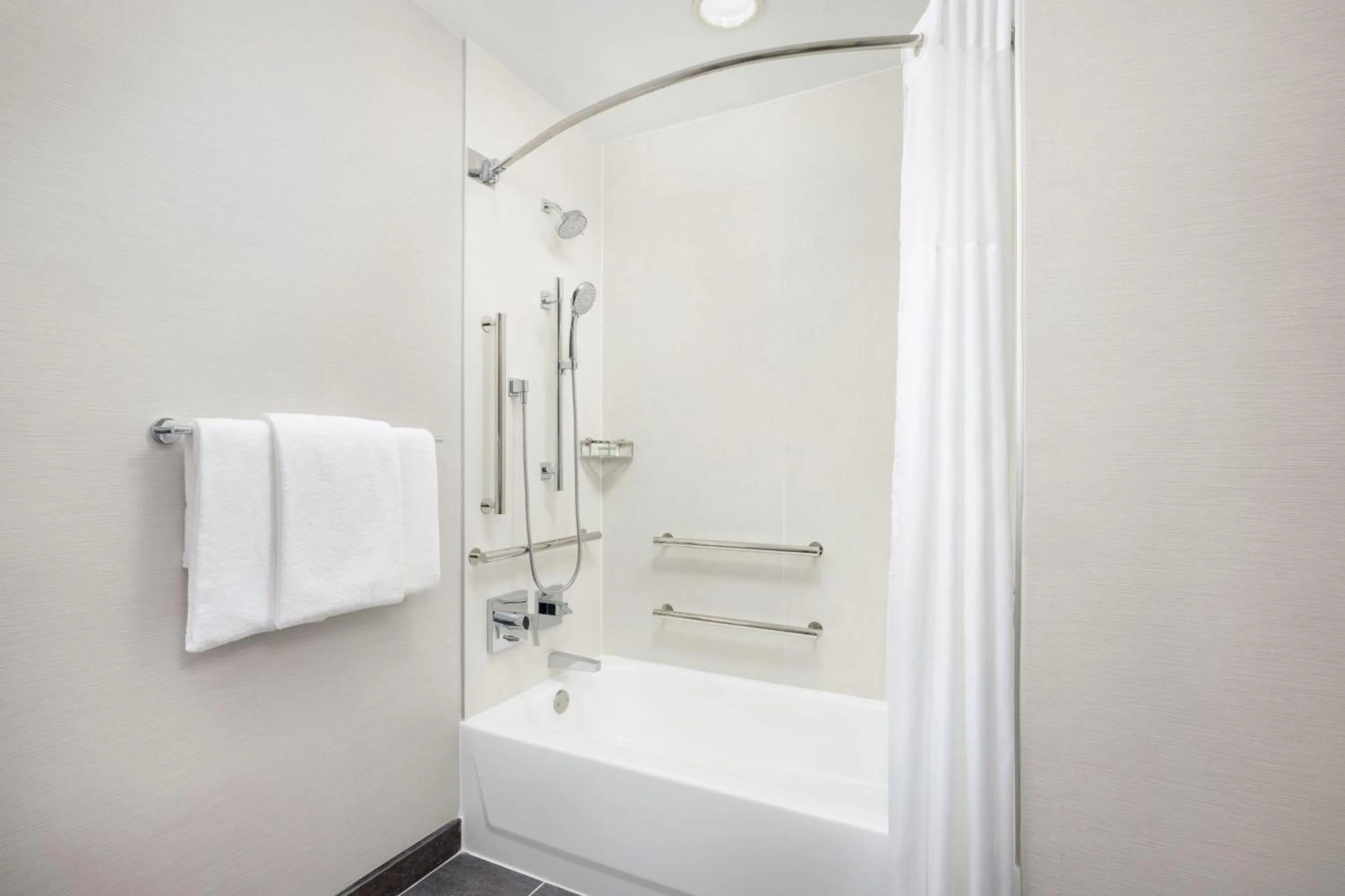 Bathroom in Courtyard by Marriott Amarillo West/Medical Center