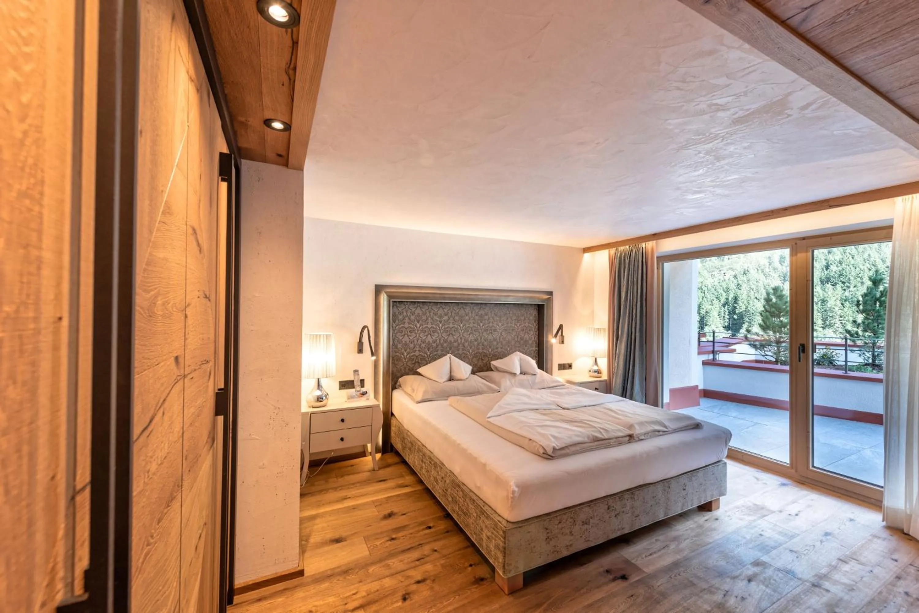 Garden view, Bed in Alpinhotel Berghaus spa