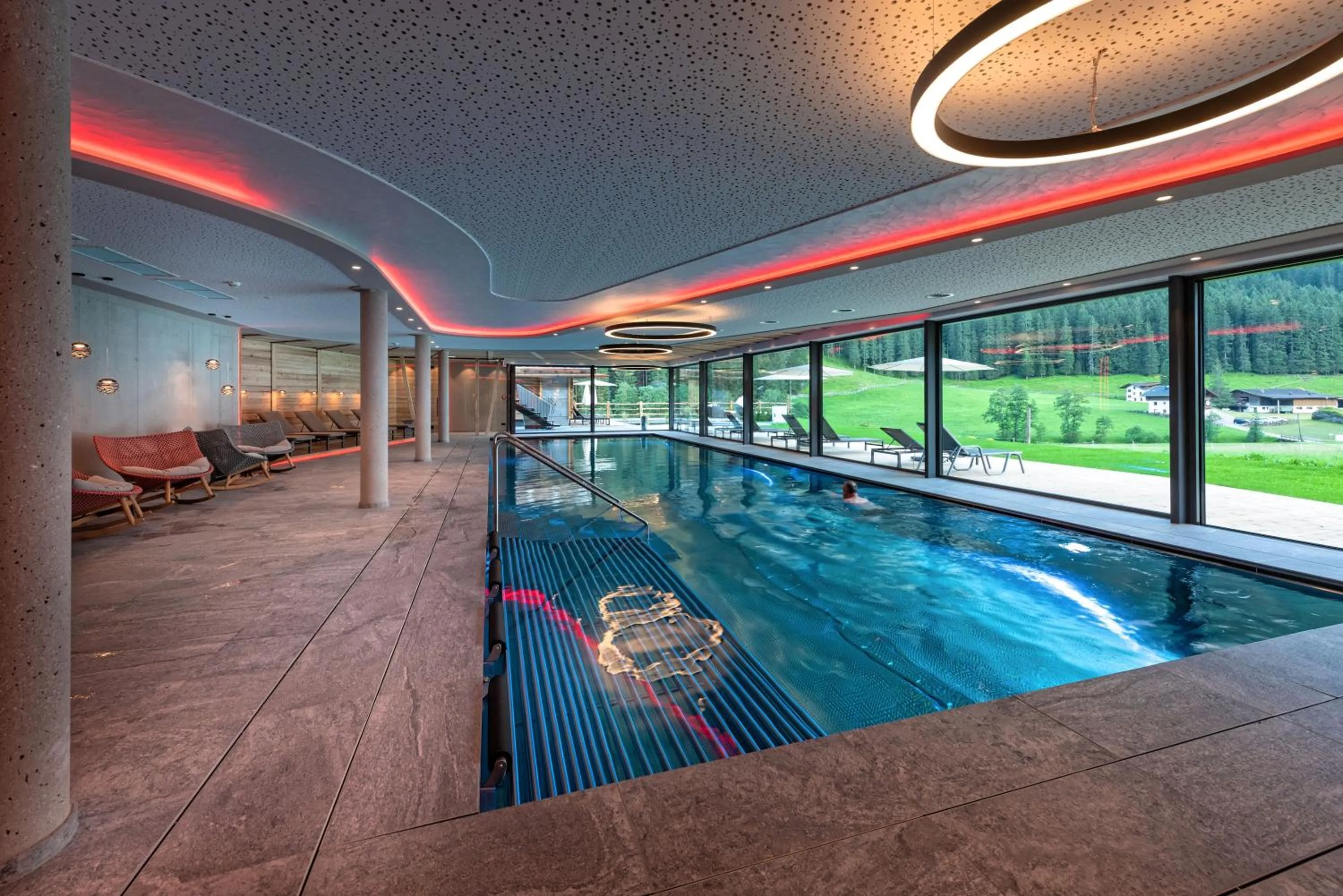 Swimming pool in Alpinhotel Berghaus spa
