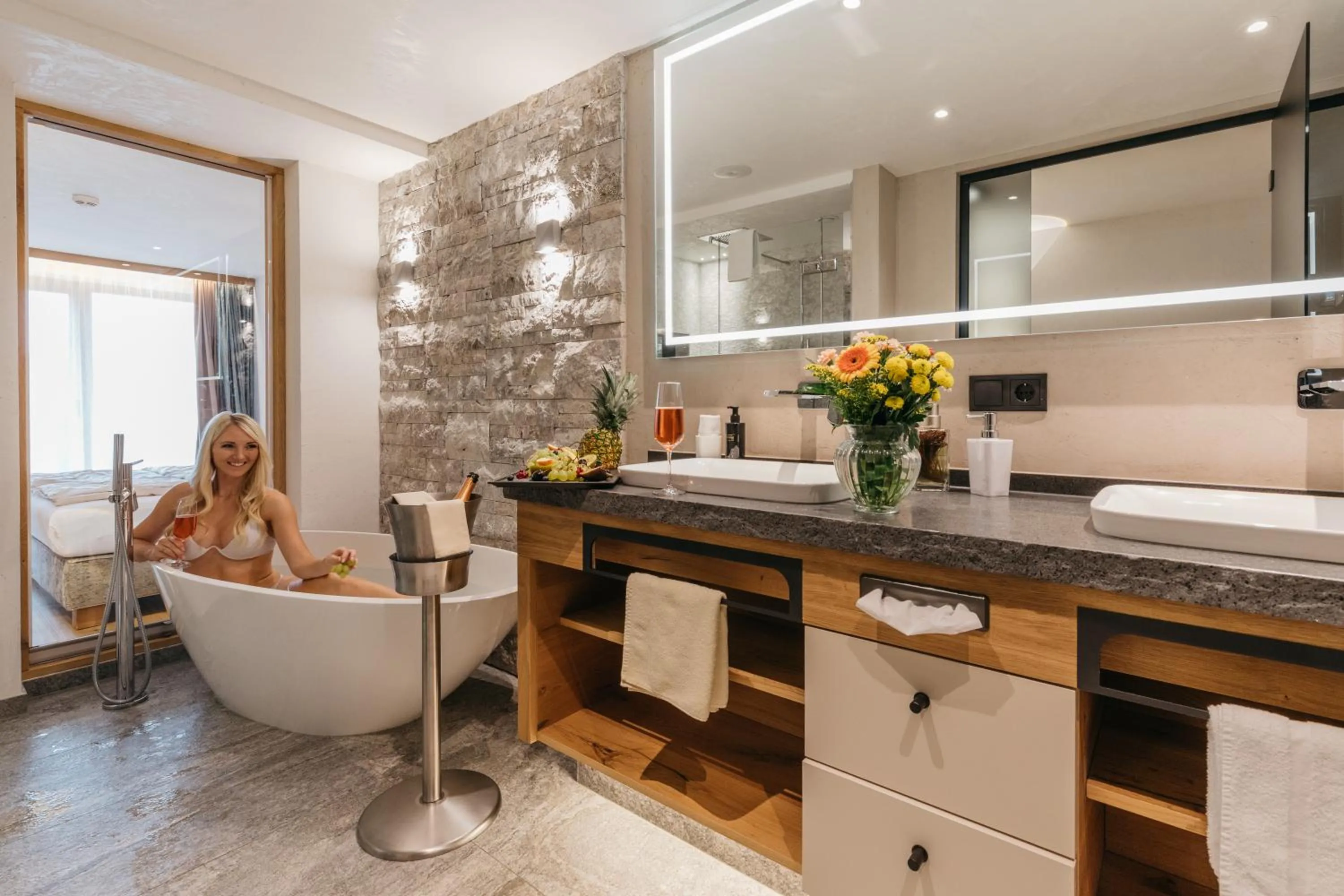 People in Alpinhotel Berghaus spa