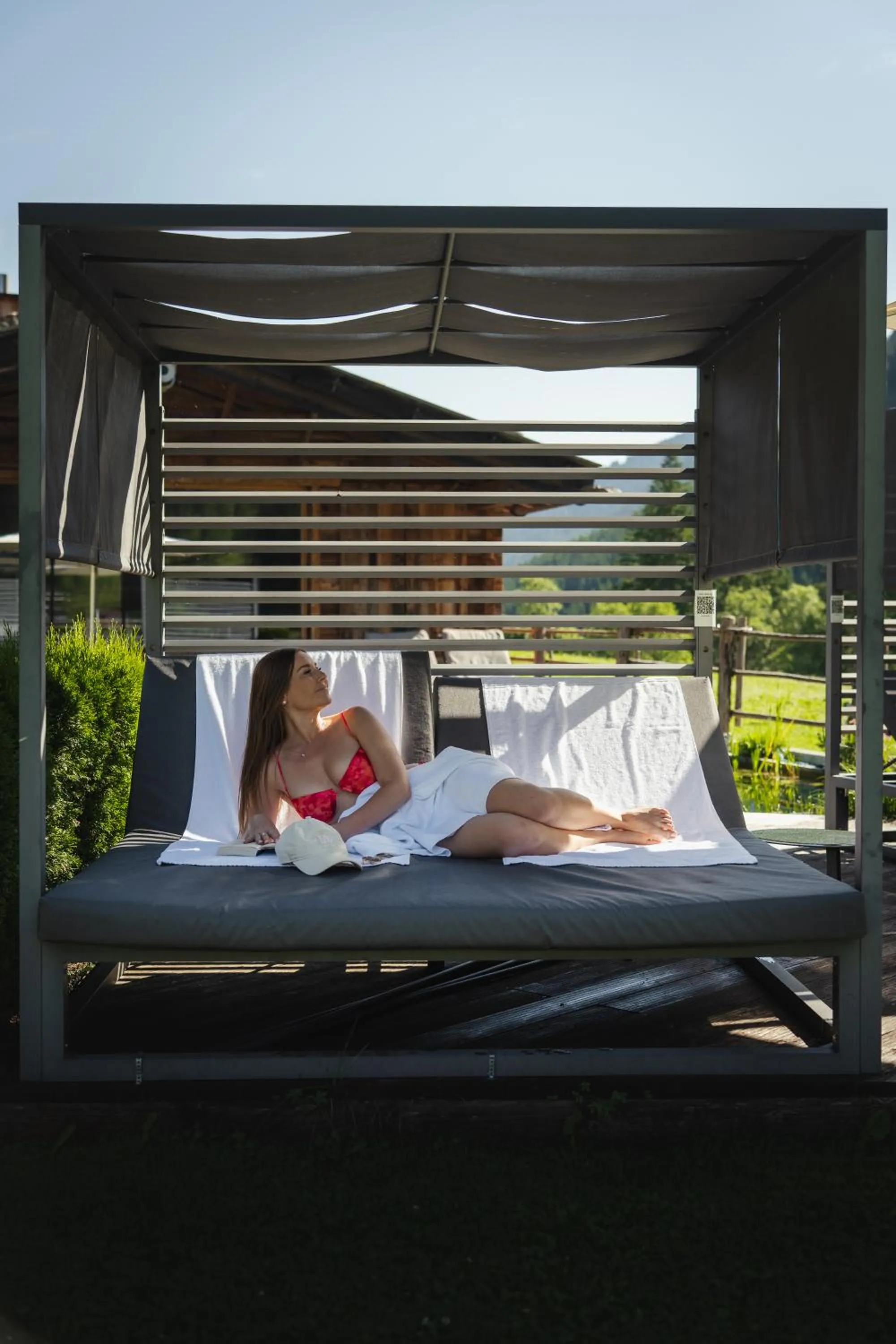 Garden, Bed in Alpinhotel Berghaus spa