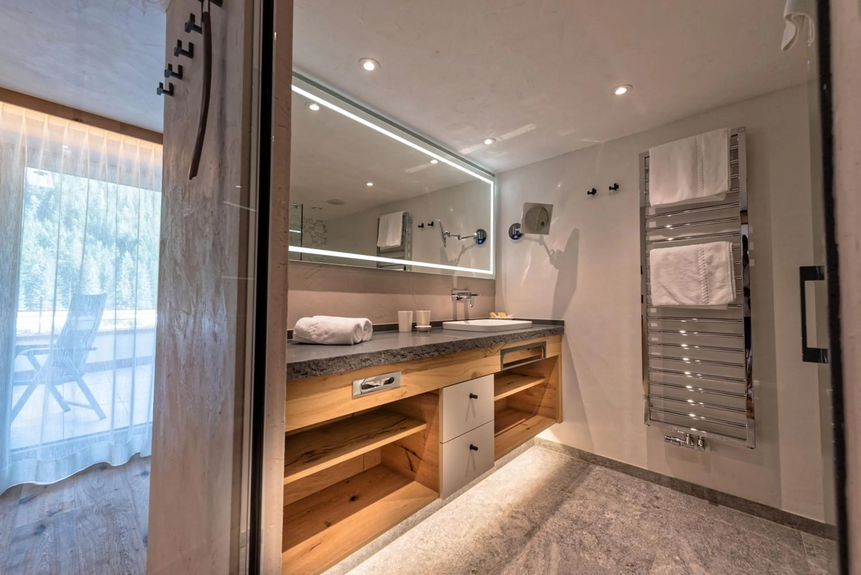 Bathroom, Bed in Alpinhotel Berghaus spa