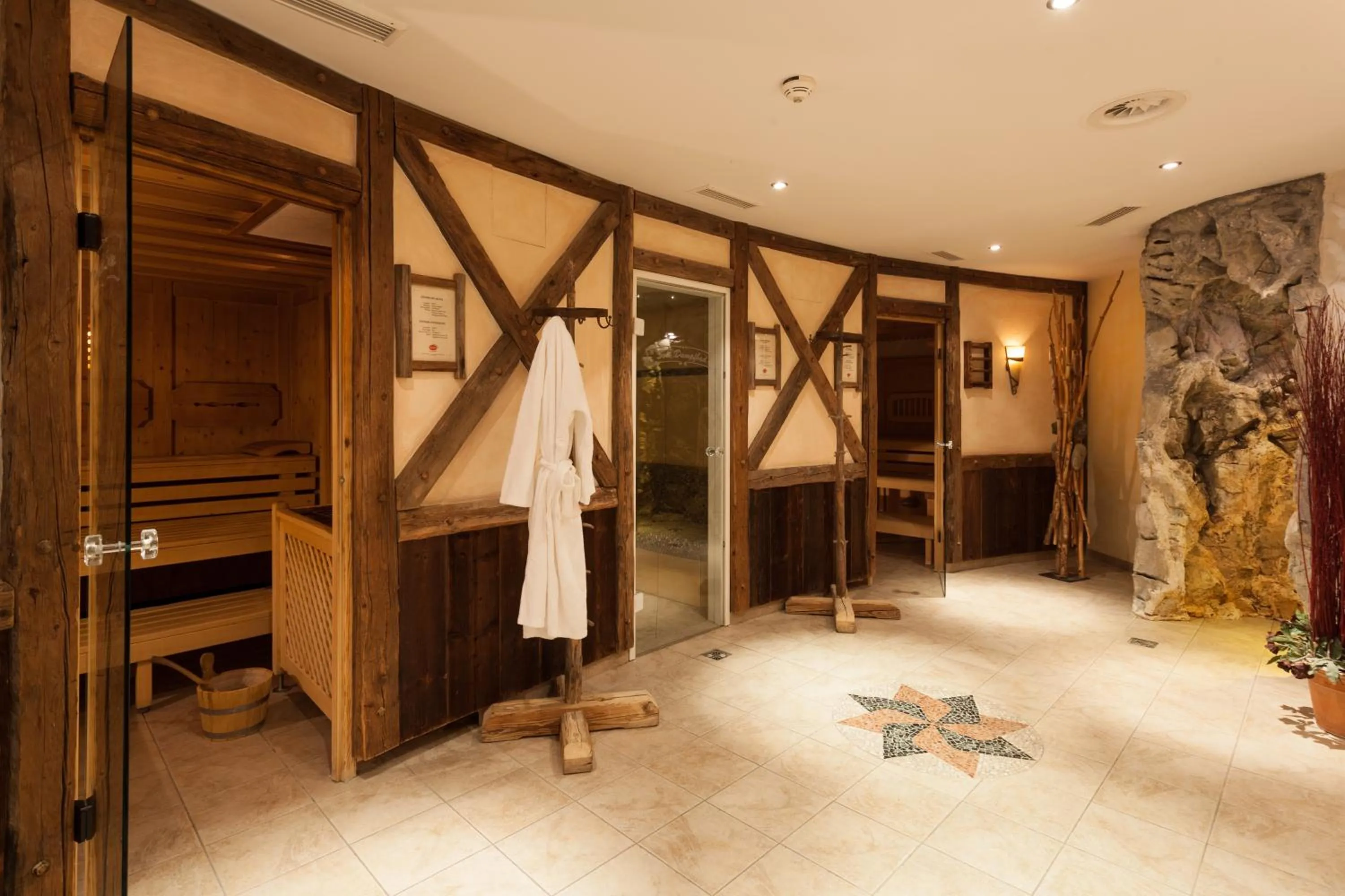 Steam room in Alpinhotel Berghaus spa