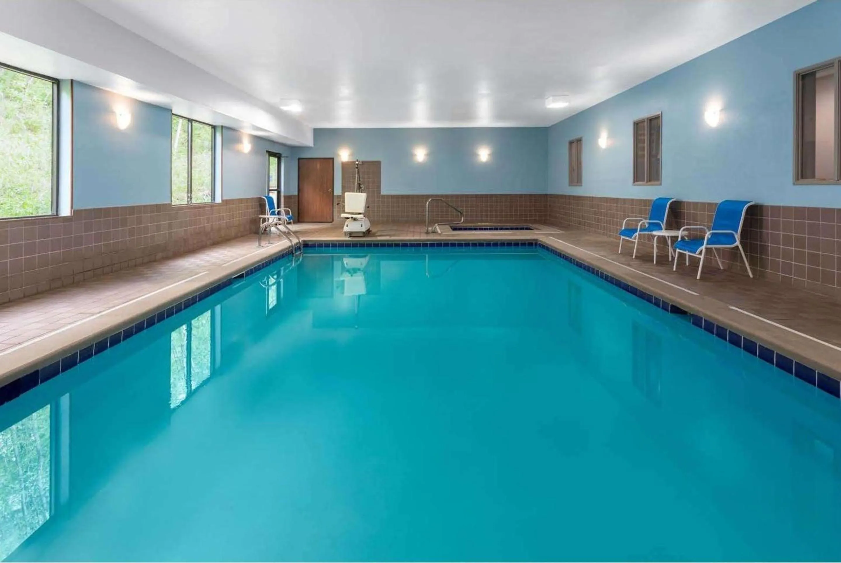 Swimming pool in Holiday Inn Express Hotel & Suites Dubois by IHG