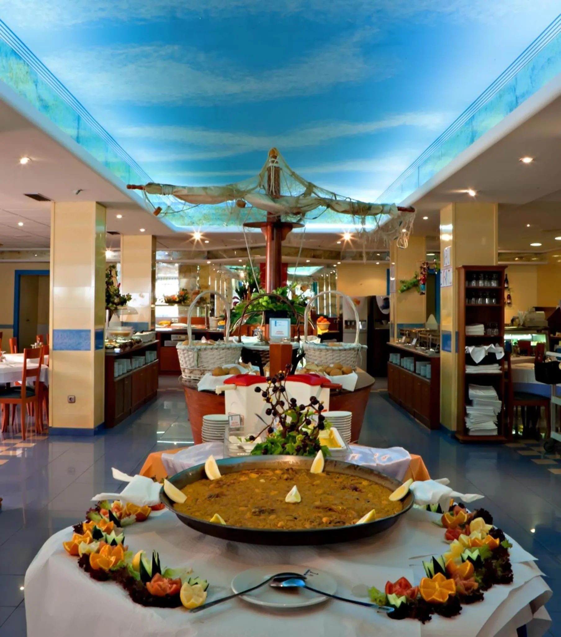 Restaurant/places to eat in Hotel Tropic