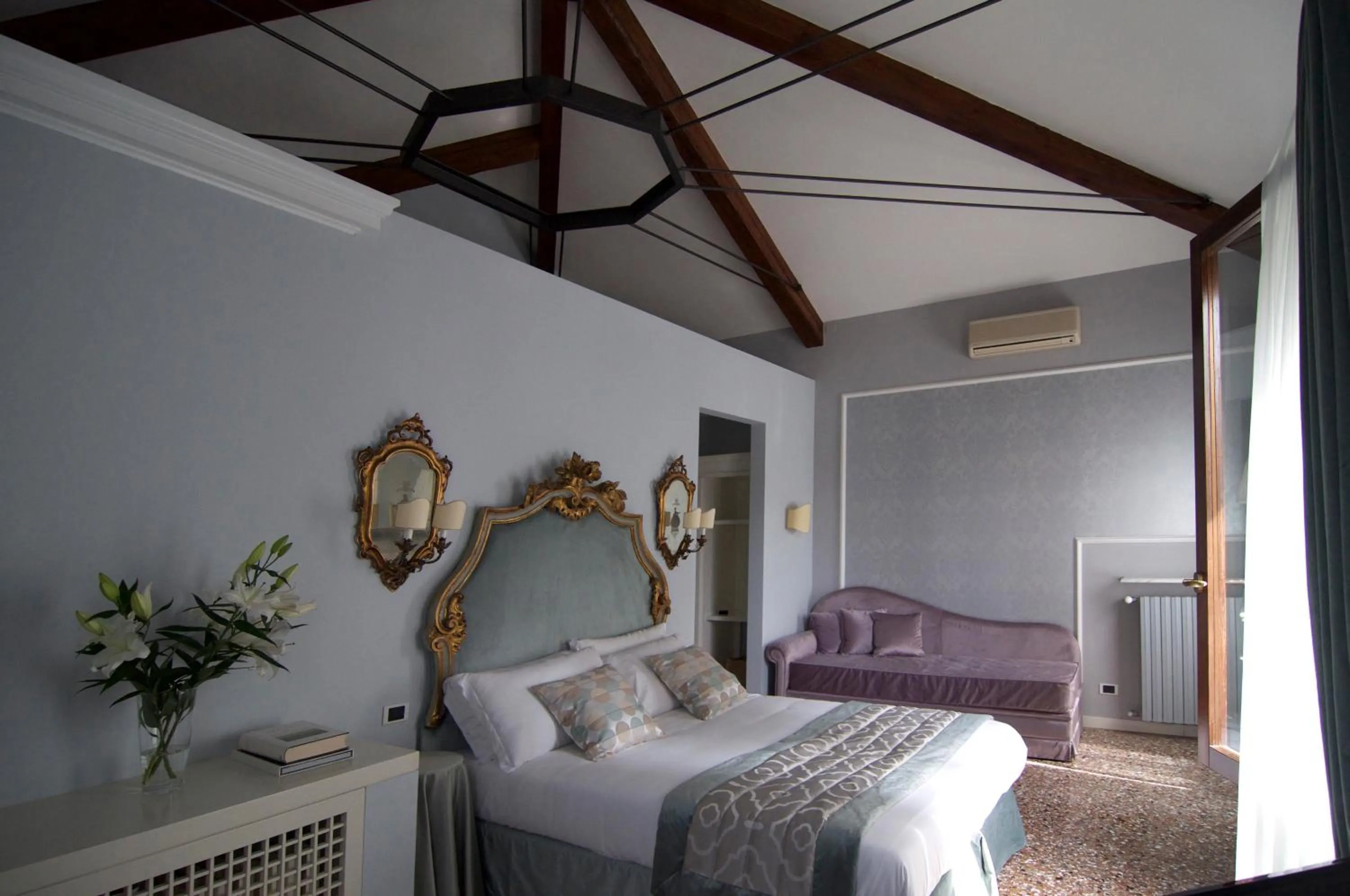 Bedroom, Bed in Casa Colleoni