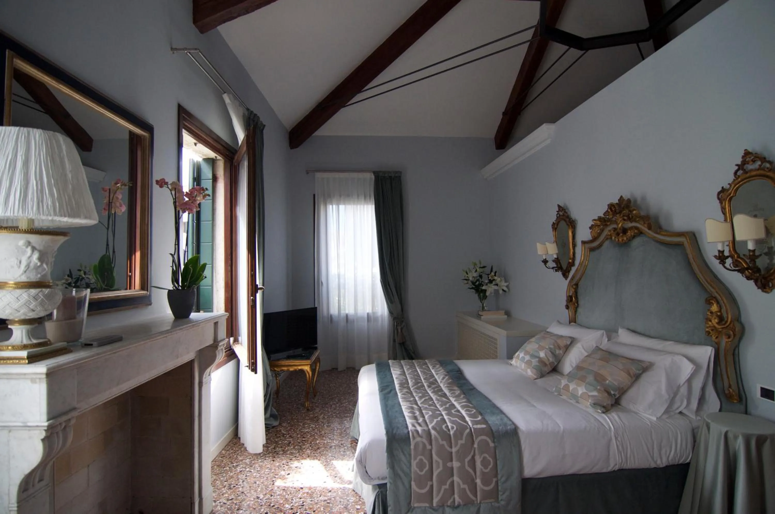 Bedroom, Bed in Casa Colleoni