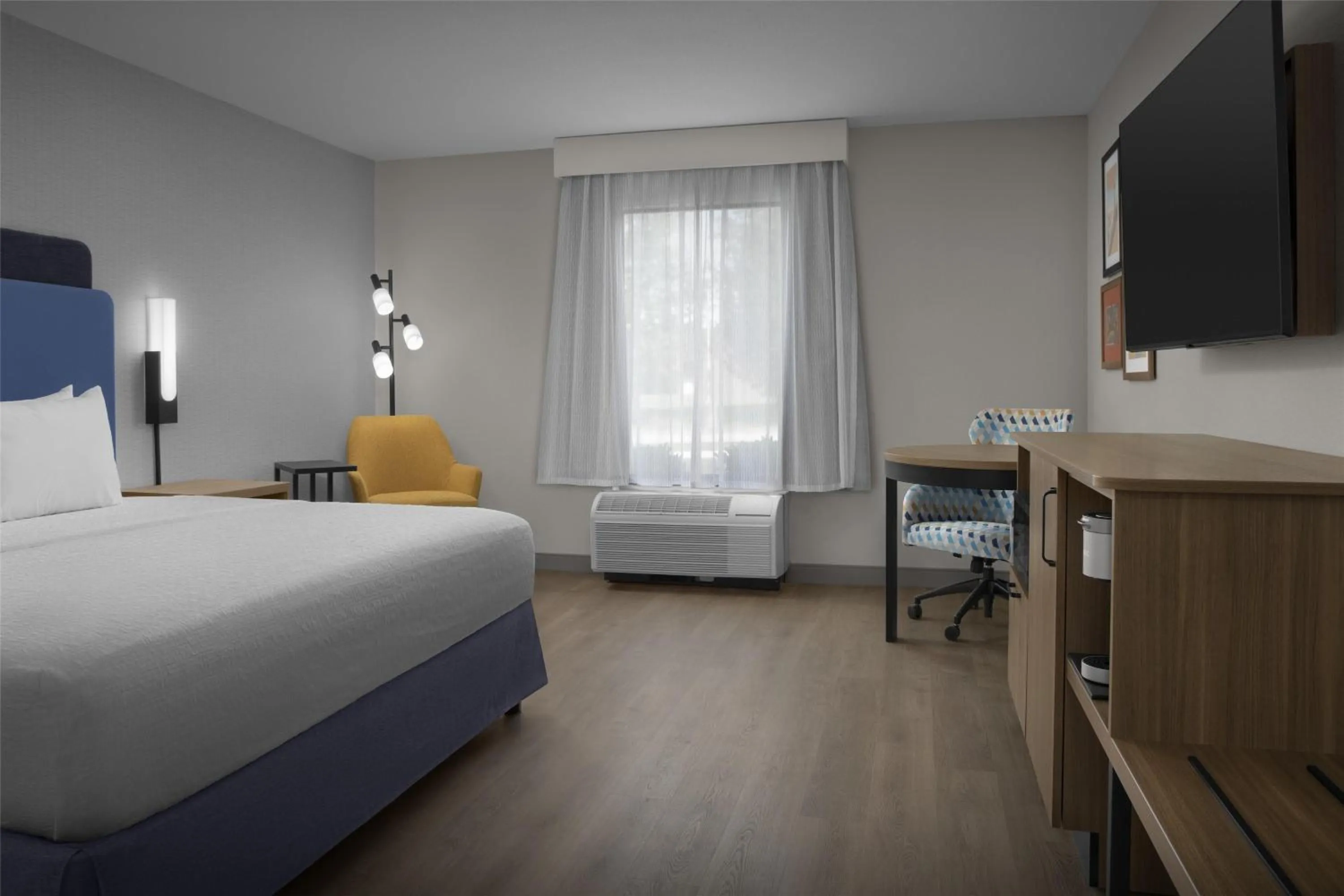 Bed in Hampton Inn Lenoir City