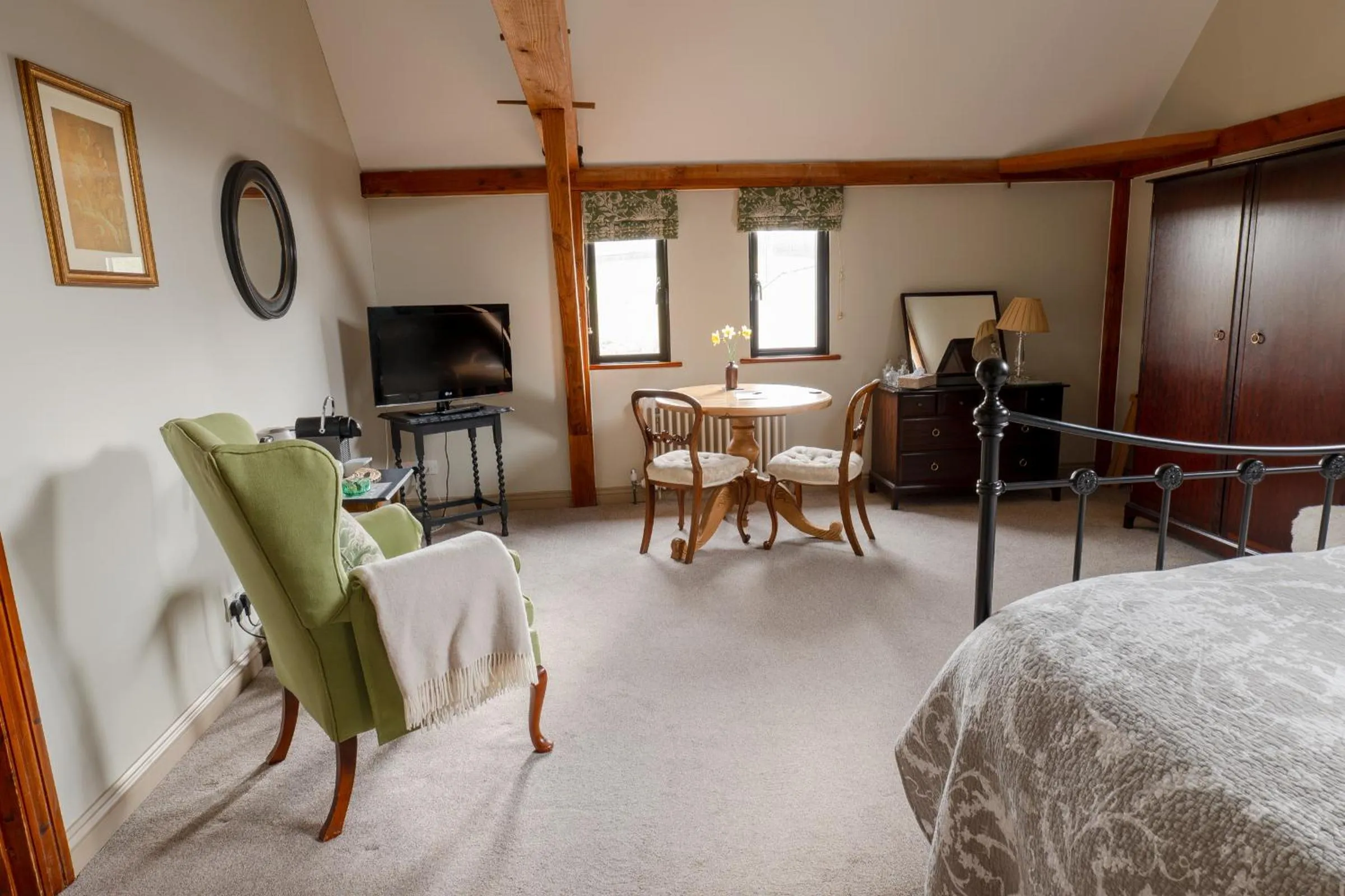 Bedroom, Bed in North Downs Barn