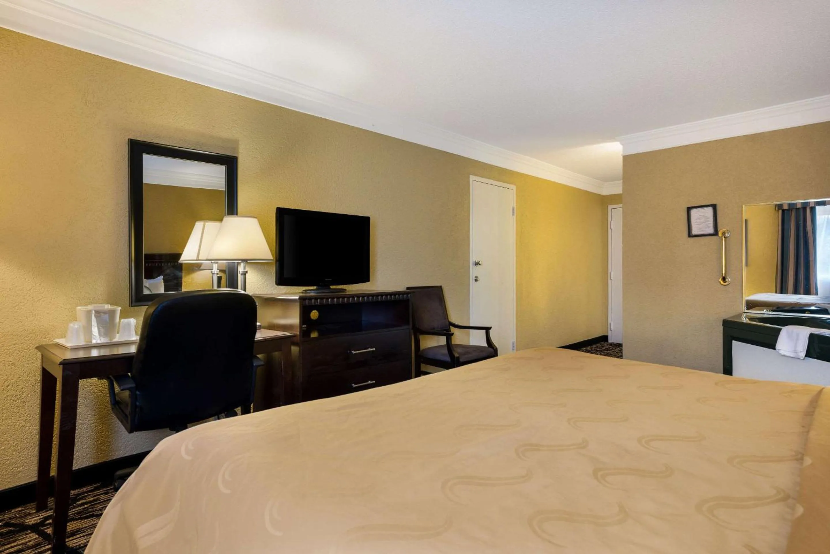 Bedroom, Bed in Quality Inn & Suites Syracuse Fairgrounds