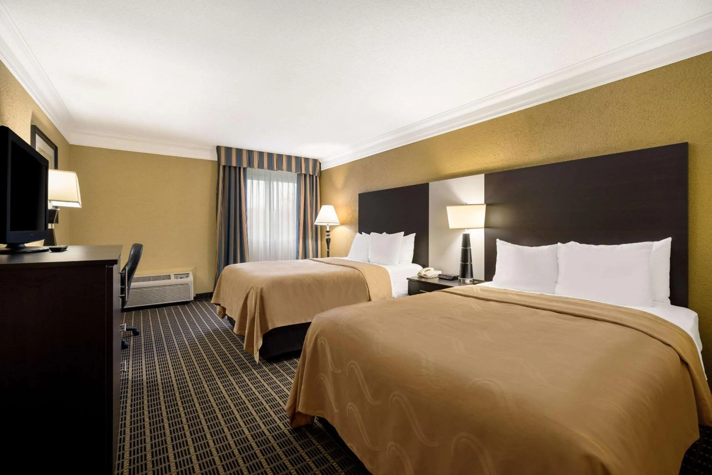 Bedroom, Bed in Quality Inn & Suites Syracuse Fairgrounds