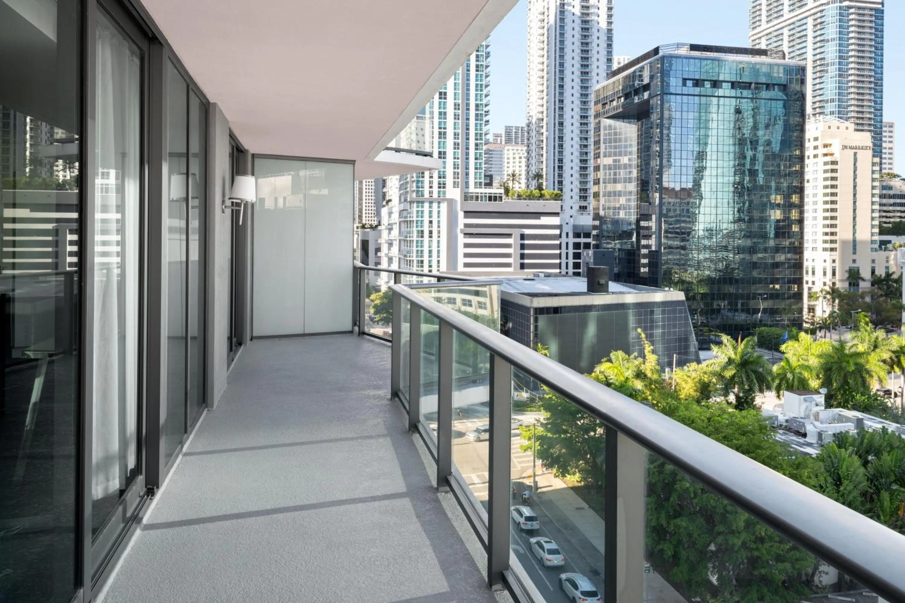 Photo of the whole room in Dua Miami, Autograph Collection