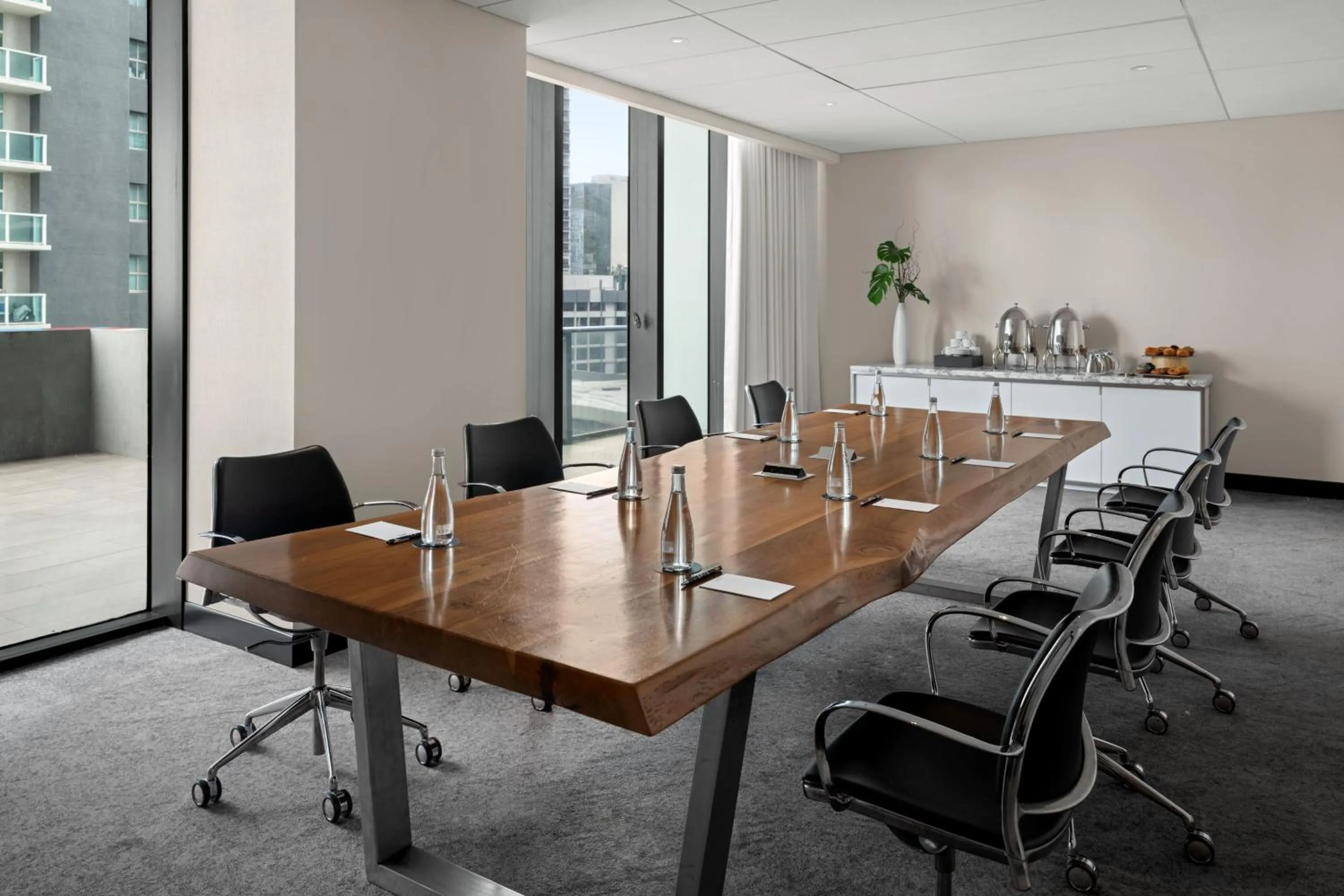 Meeting/conference room in Dua Miami, Autograph Collection