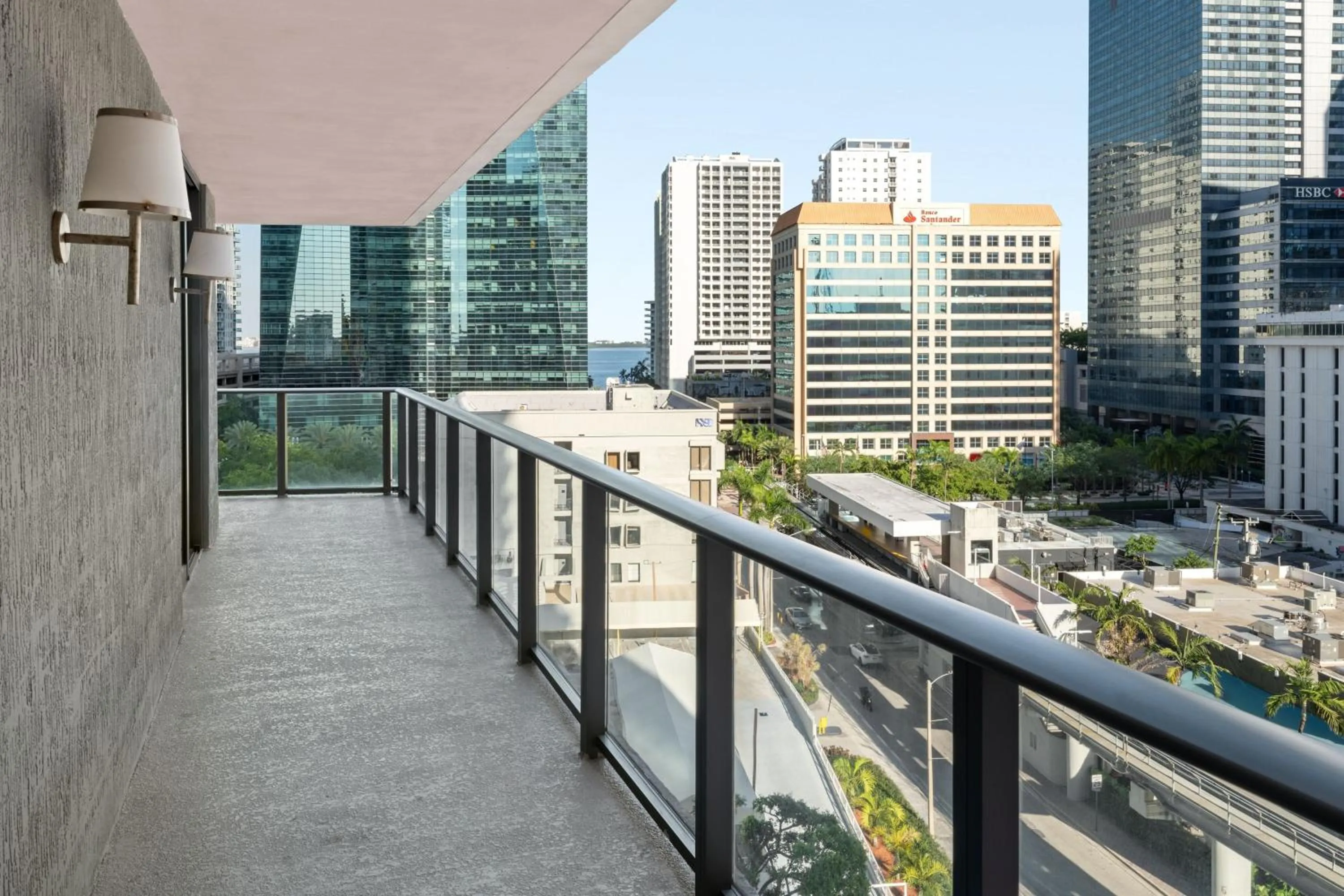 Photo of the whole room in Dua Miami, Autograph Collection