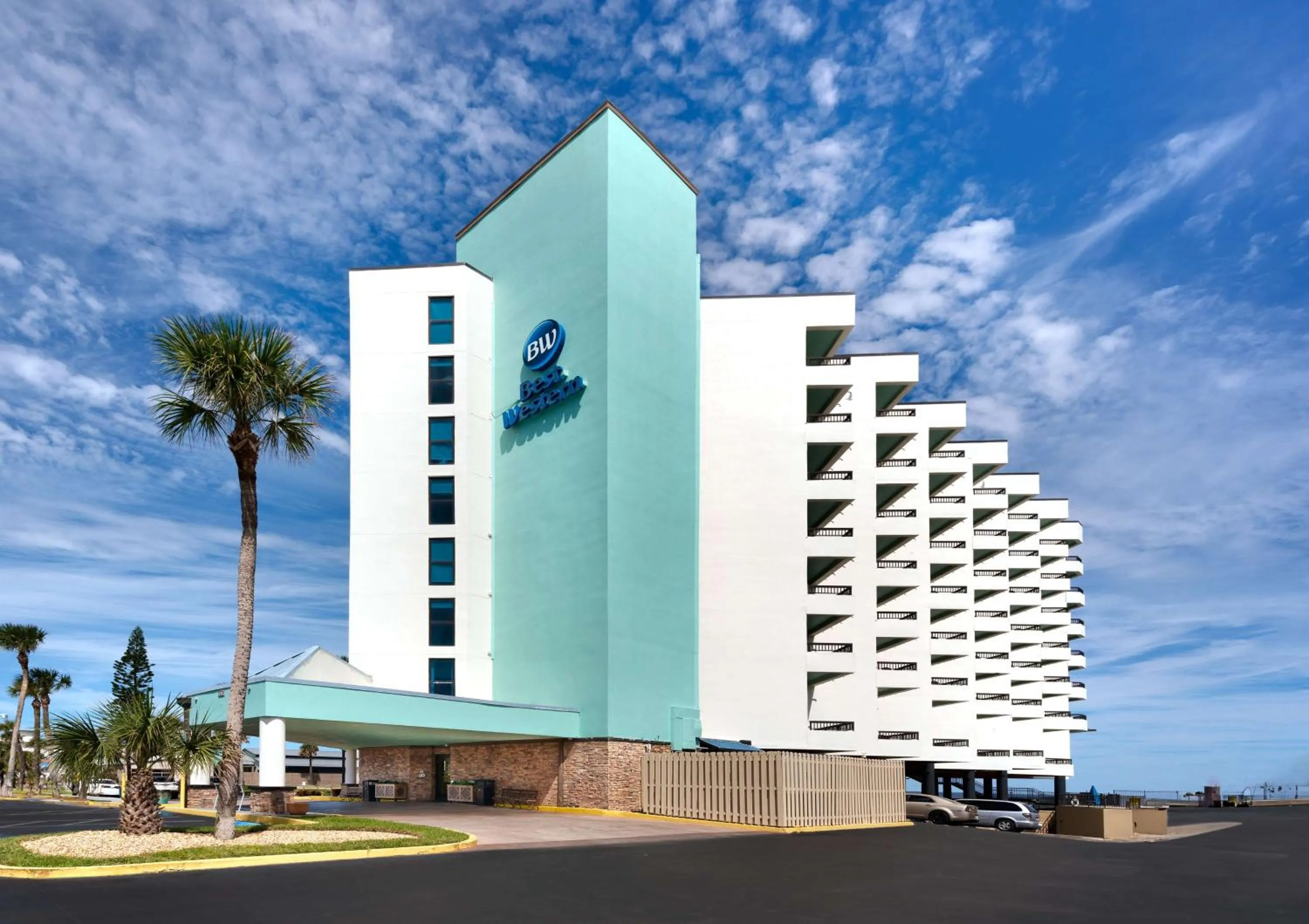 Property building in Best Western New Smyrna Beach Hotel & Suites