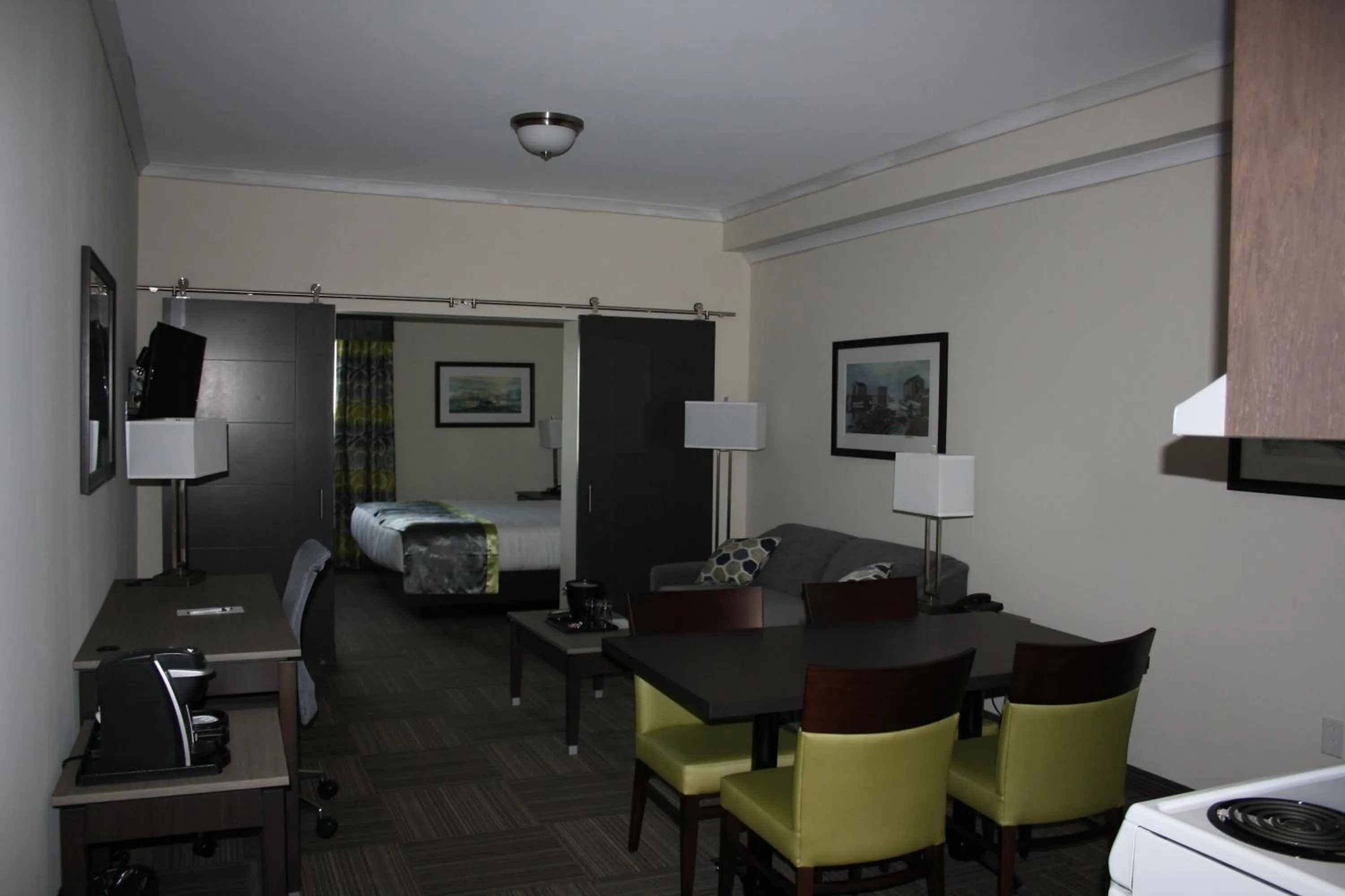 Living room in Crossroads Inn & Suites