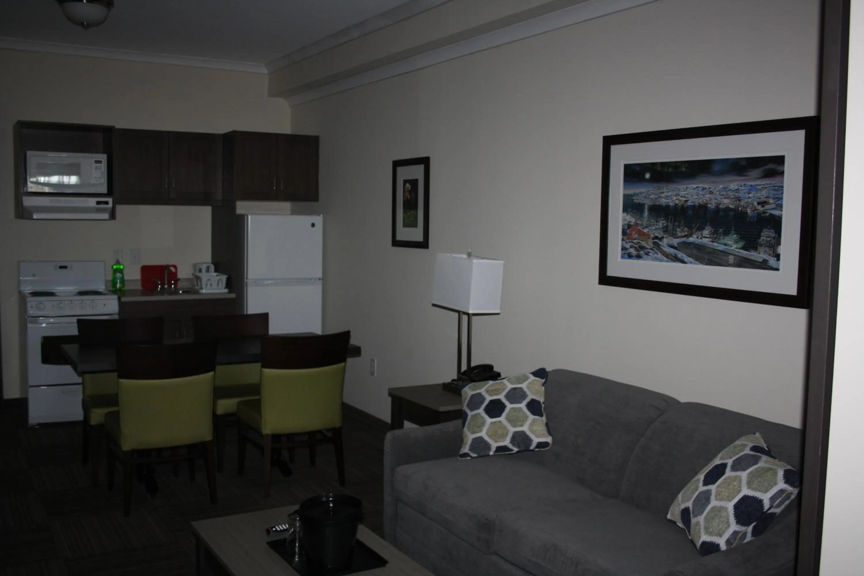 Living room in Crossroads Inn & Suites