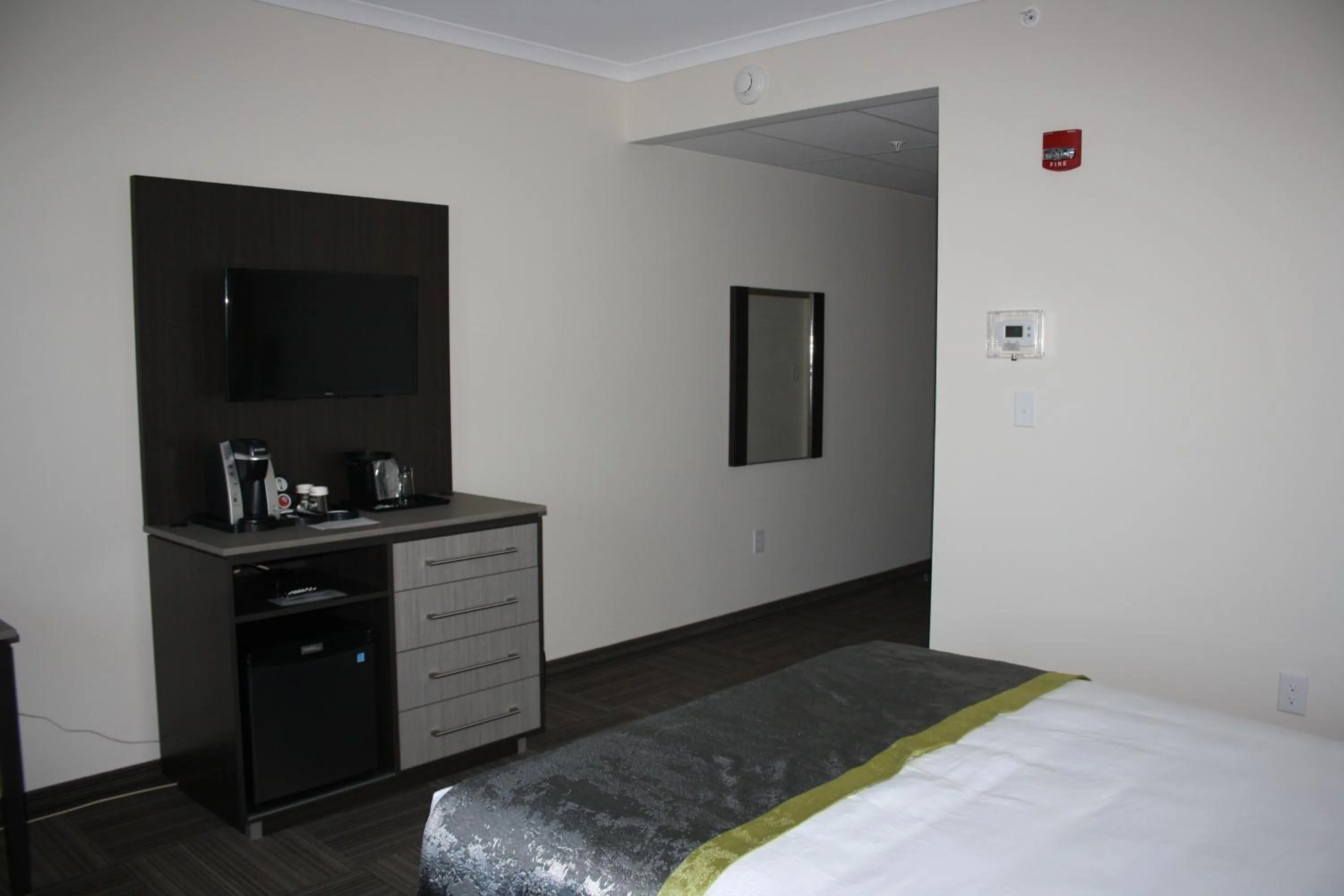 Decorative detail, Bed in Crossroads Inn & Suites