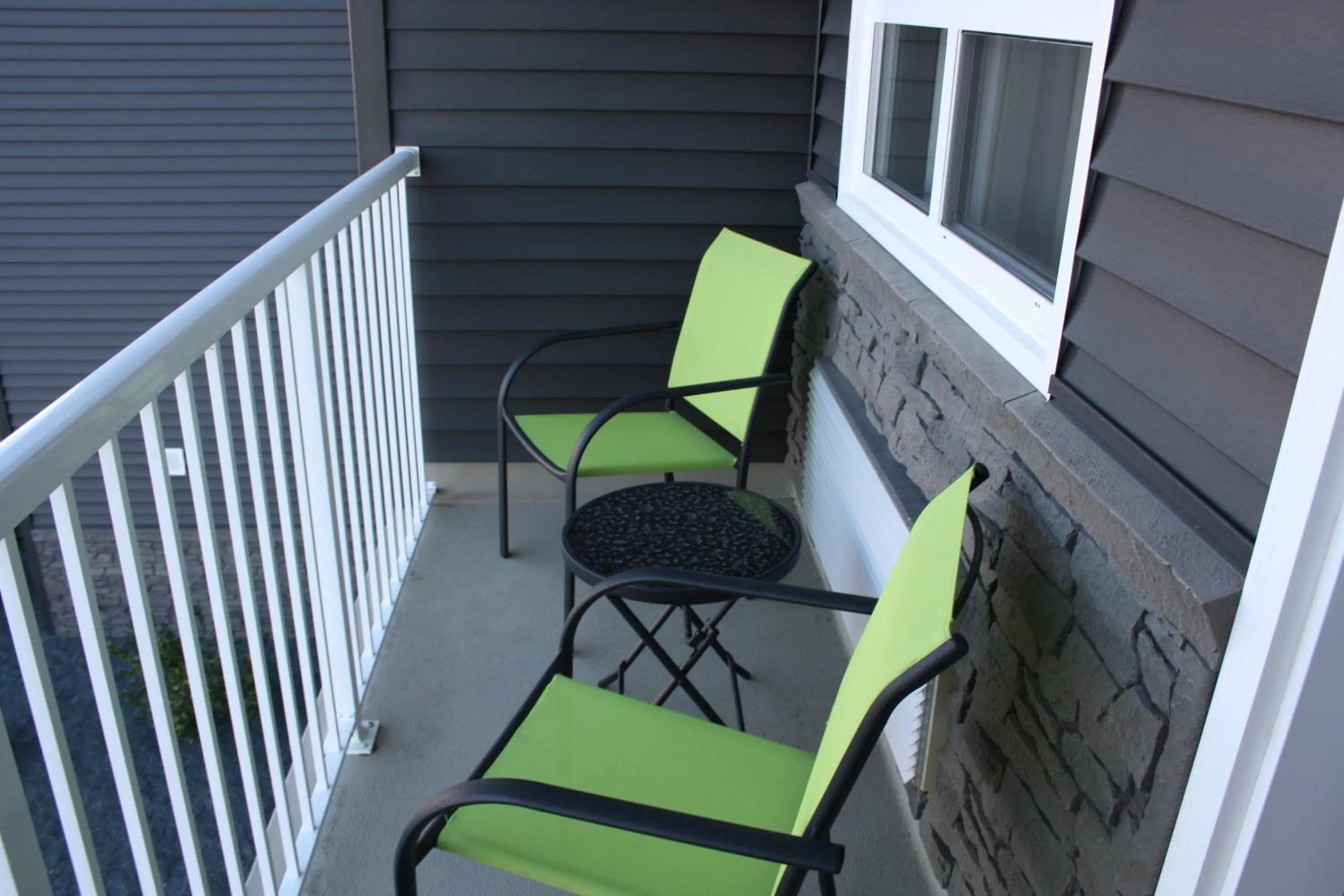 Balcony/Terrace in Crossroads Inn & Suites