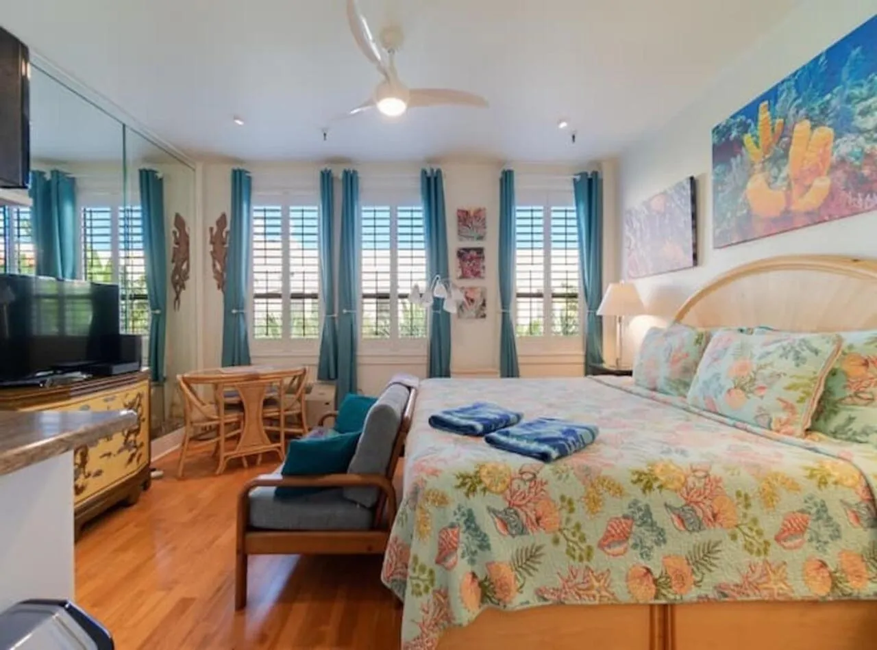 Bed in Tropicals of Palm Beach