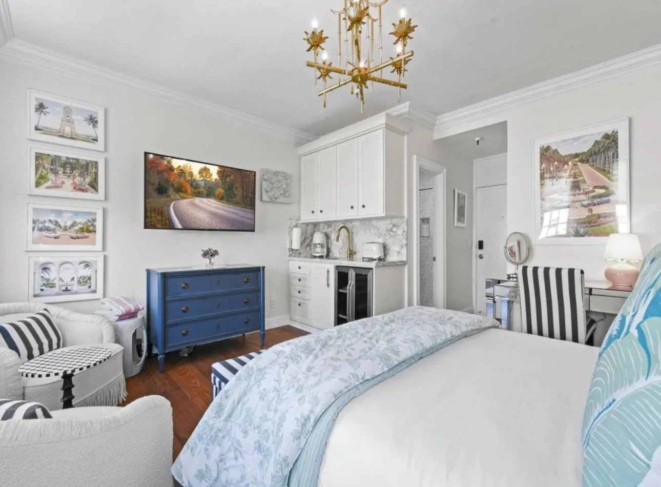 Bed in Tropicals of Palm Beach