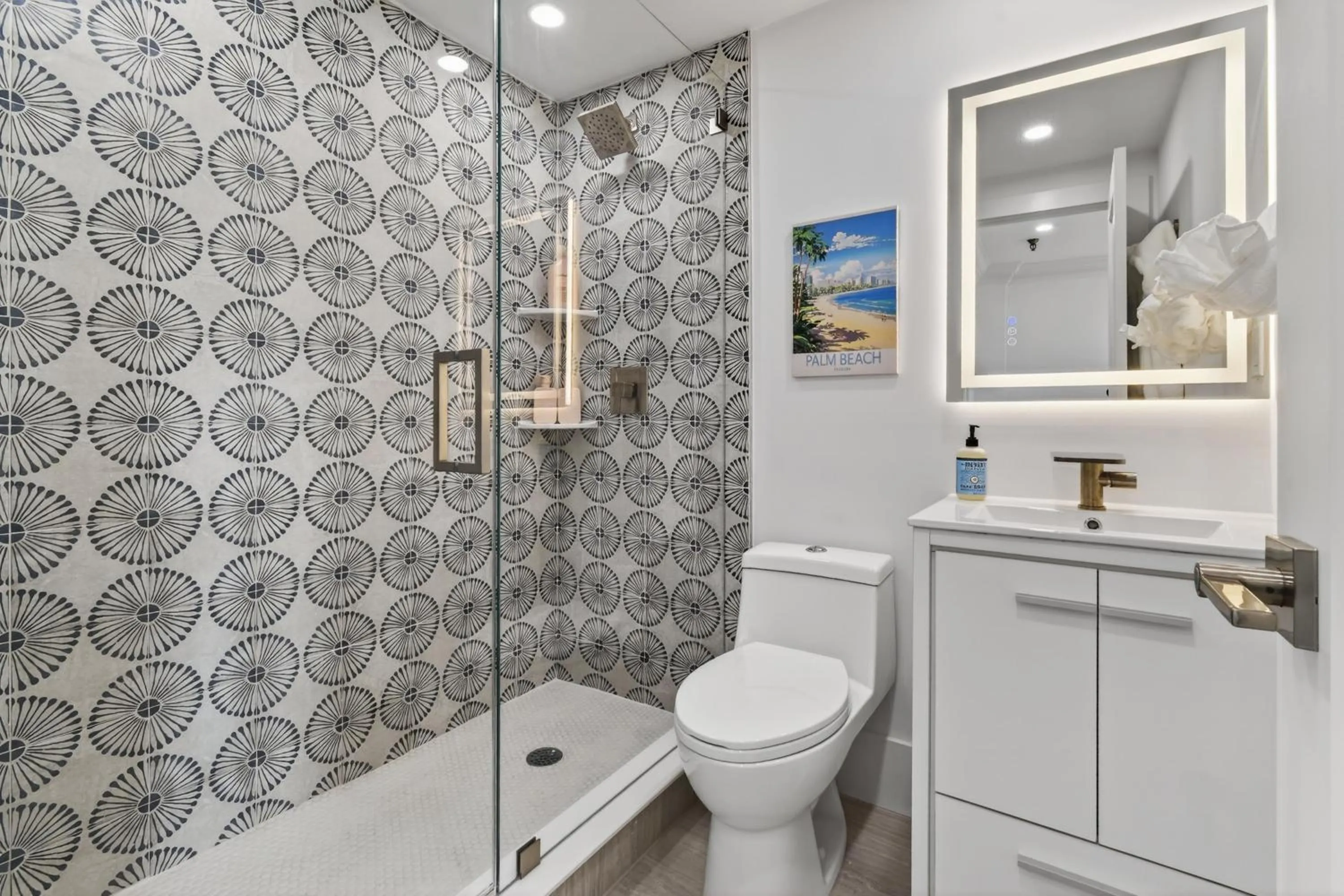 Shower in Tropicals of Palm Beach