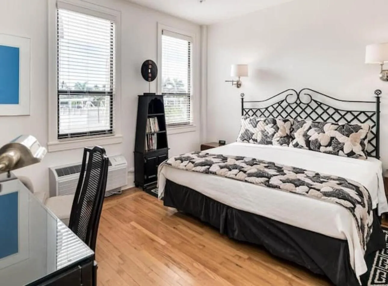 Bed in Tropicals of Palm Beach