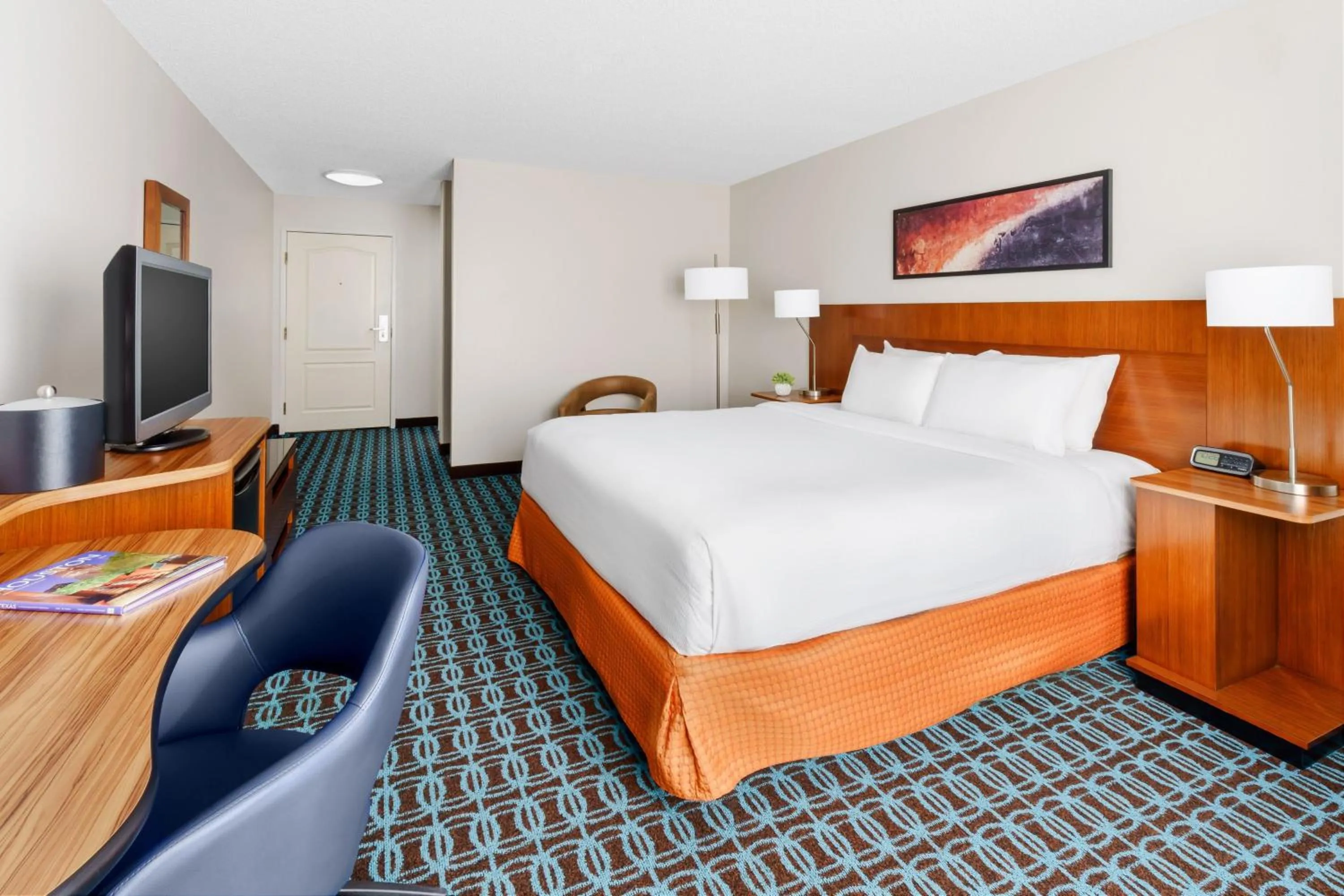 Photo of the whole room, Bed in Fairfield Inn and Suites by Marriott Houston The Woodlands