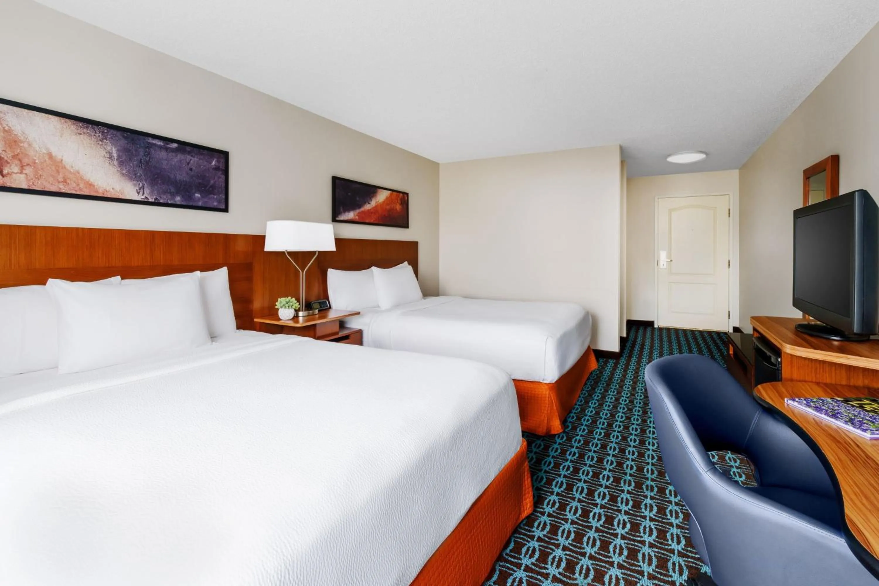 Photo of the whole room, Bed in Fairfield Inn and Suites by Marriott Houston The Woodlands